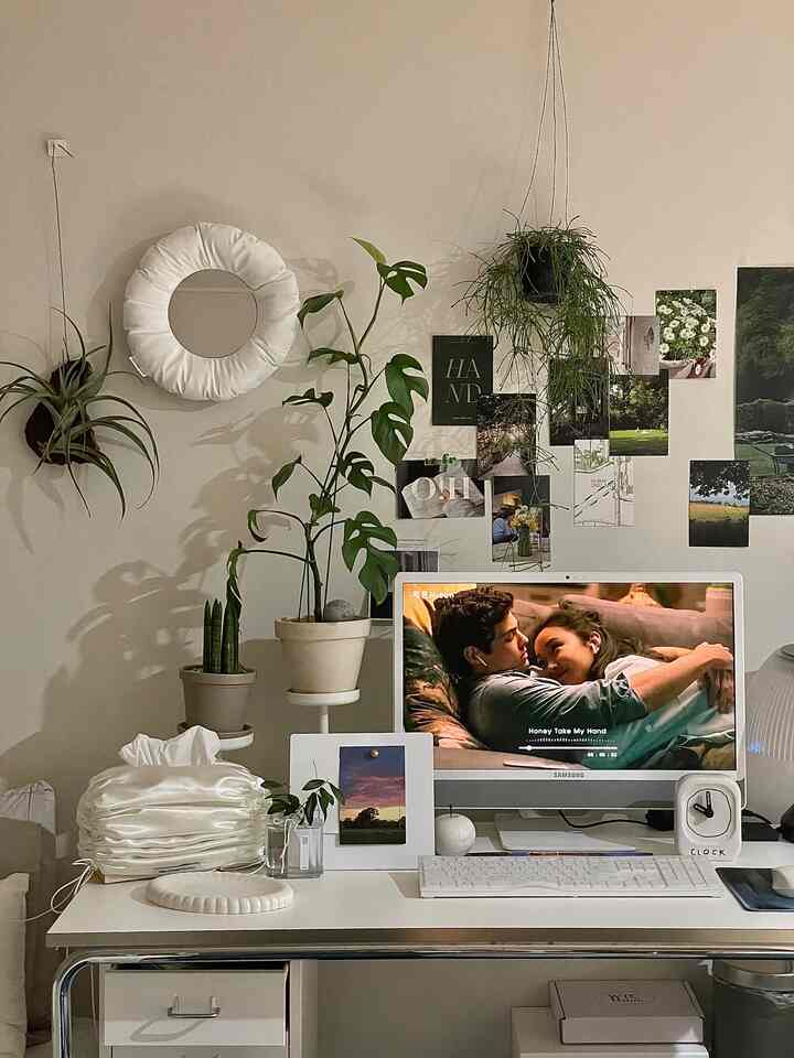 Desk zone wall decorated with postcards 🌿

#Interior poster #인테리어엽서 #벽포스터 #벽꾸미기 #데스크테리어 #오브제소품 #오하우스픽 #오하우스시즌9