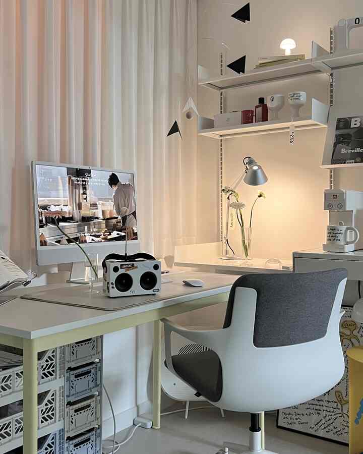 協賛🎶私の勝手に飾るスピーカー 

真っ白なキャンバスのようなホワイトスピーカー！ 🎶
私の勝手に飾るスピーカーカスタム！ 🎵
イリアンマイチューンのBluetoothスピーカーを紹介します。 

最近は私を表現する個性時代でしょうか？
同じデザインは面白くないので 
貼ったはずしたできるステッカーで
自分だけのムードを思いっきり表現できるスピーカー！ 

サイズがうんざりして携帯するのがいいです。 
ワイヤレスで最大8時間使用でき、 
プレミアムサウンドで音質まで良いという事実！ 

Bluetooth、ハンズフリー、ラジオ機能もあるそうです。 
使ってみるととても満足です。 😘 

ネイバー検索ウィンドウ - 「イリアン」公式ホームページ検索
今日の家 - 私のプロフィールリンクに歩きました。  #블루투스스피커 #휴대용스피커 #스피커추천 #블루투스스피커추천 #내방 #벽꾸미기 #데스크테리어 #책상꾸미기 #데스크용품 #화이트인테리어 #작업실 #홈오피스 #homesweethome #deskinspiration #homestudio #myroom