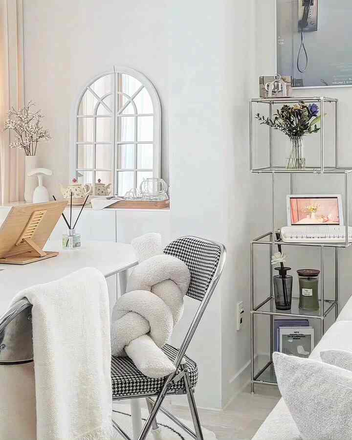Modern living and dining area featuring white and natural tones with modular furniture and soft textures