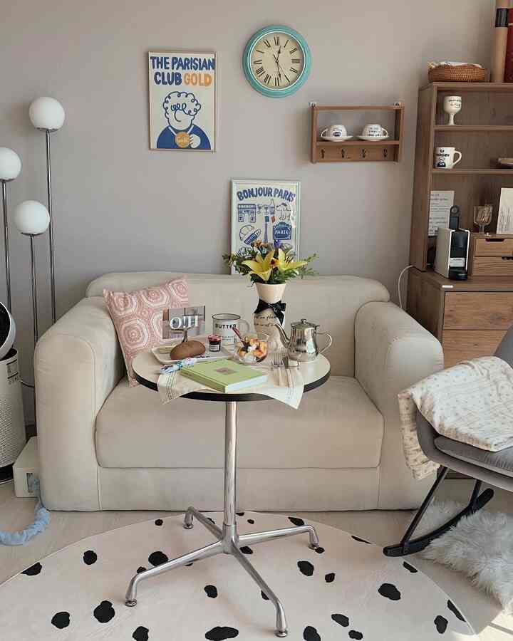 Mid Century ラウンドテーブル［2色・2サイズ］を使ったコーディネート 2