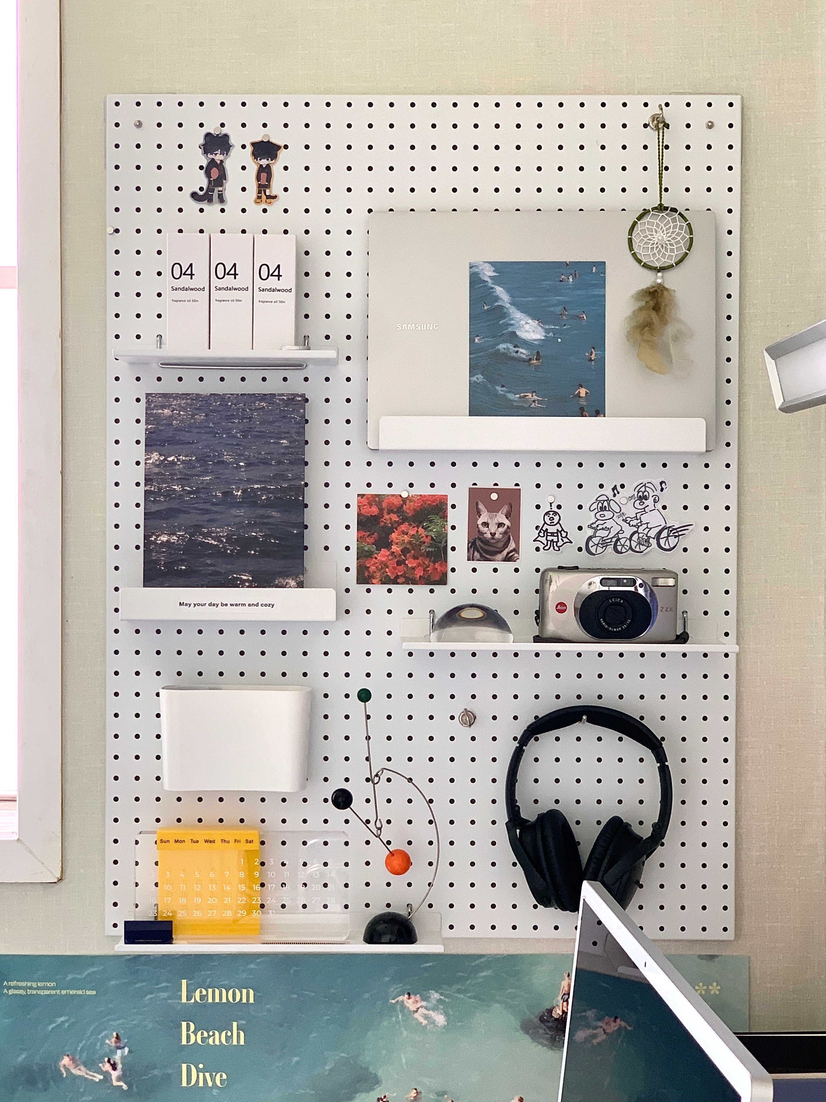 Retro Yellow Acrylic Desk Calendar user photo