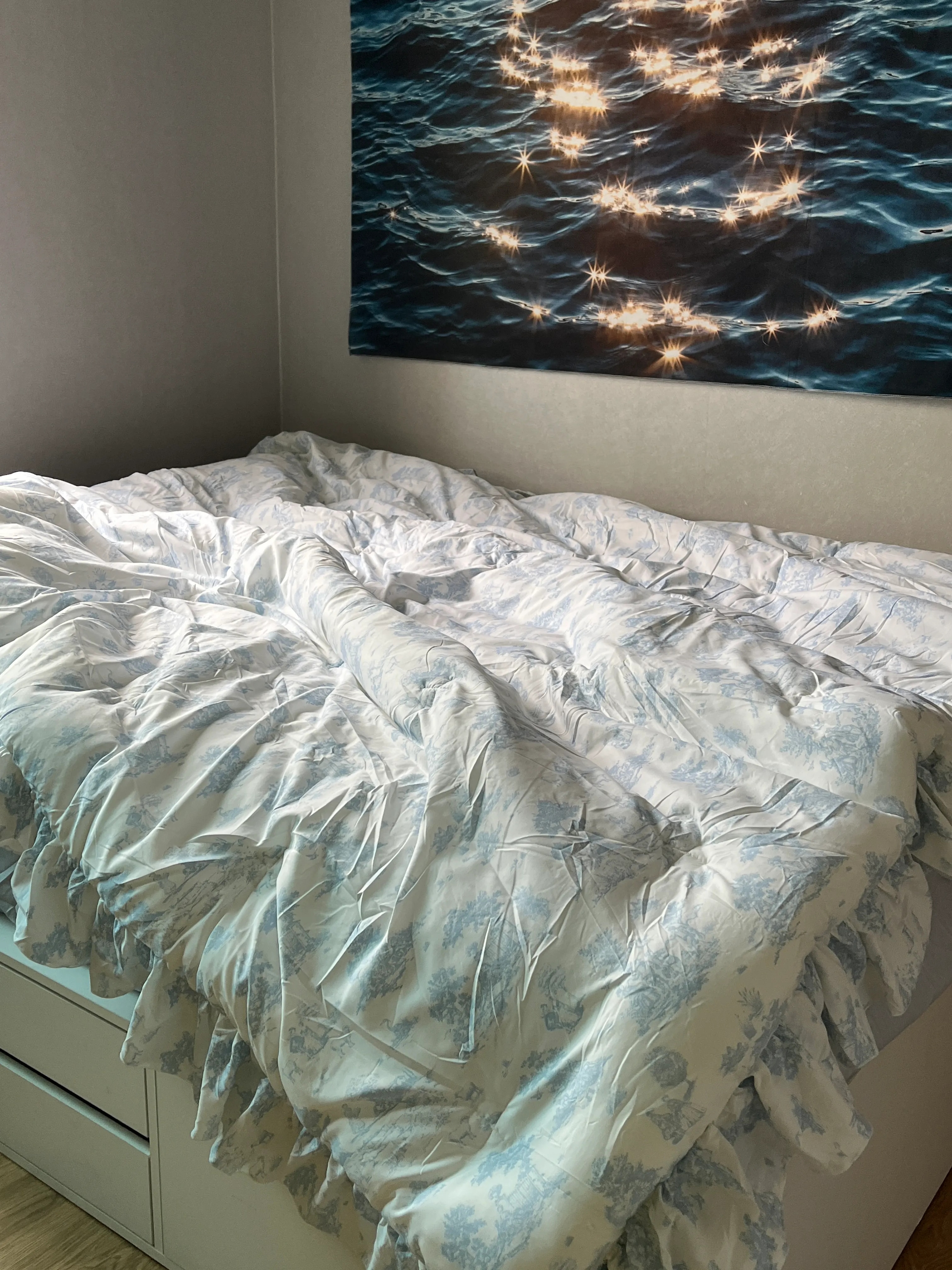 Hotel Style Dust Free Frill Comforter user photo