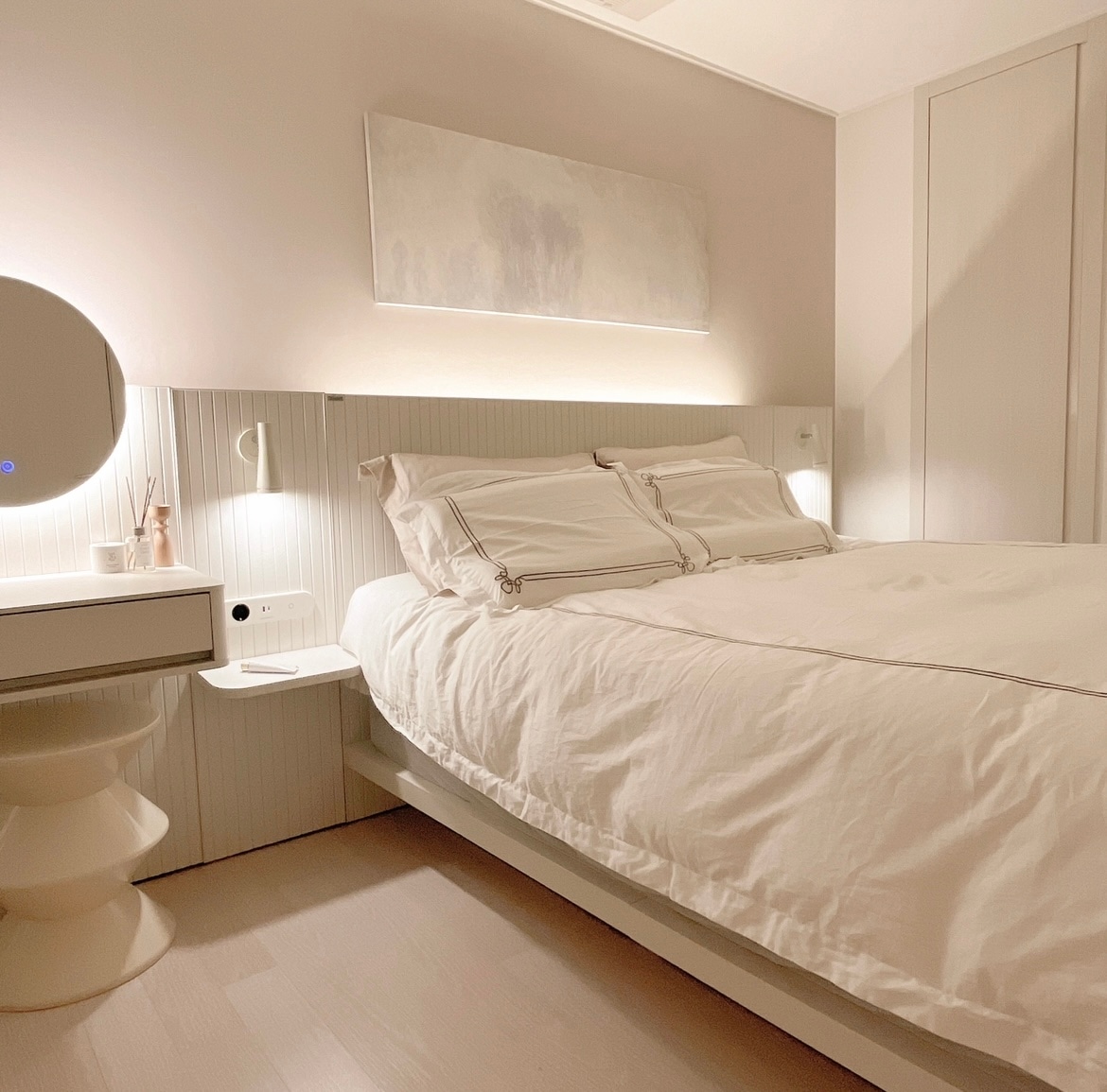 Hourglass Accent Stool user photo