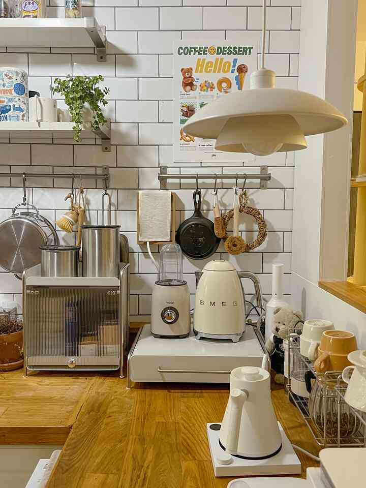 Home cafe open☕️

#Ohaus #오하우스시즌9 #홈카페인테리어 #홈카페 #홈카페존 #드립커피 #드립포트 #펠로우 #스메그 #에어스케이프 #포스터 #주방인테리어 #핸드드립세트 #커피머신 #커피