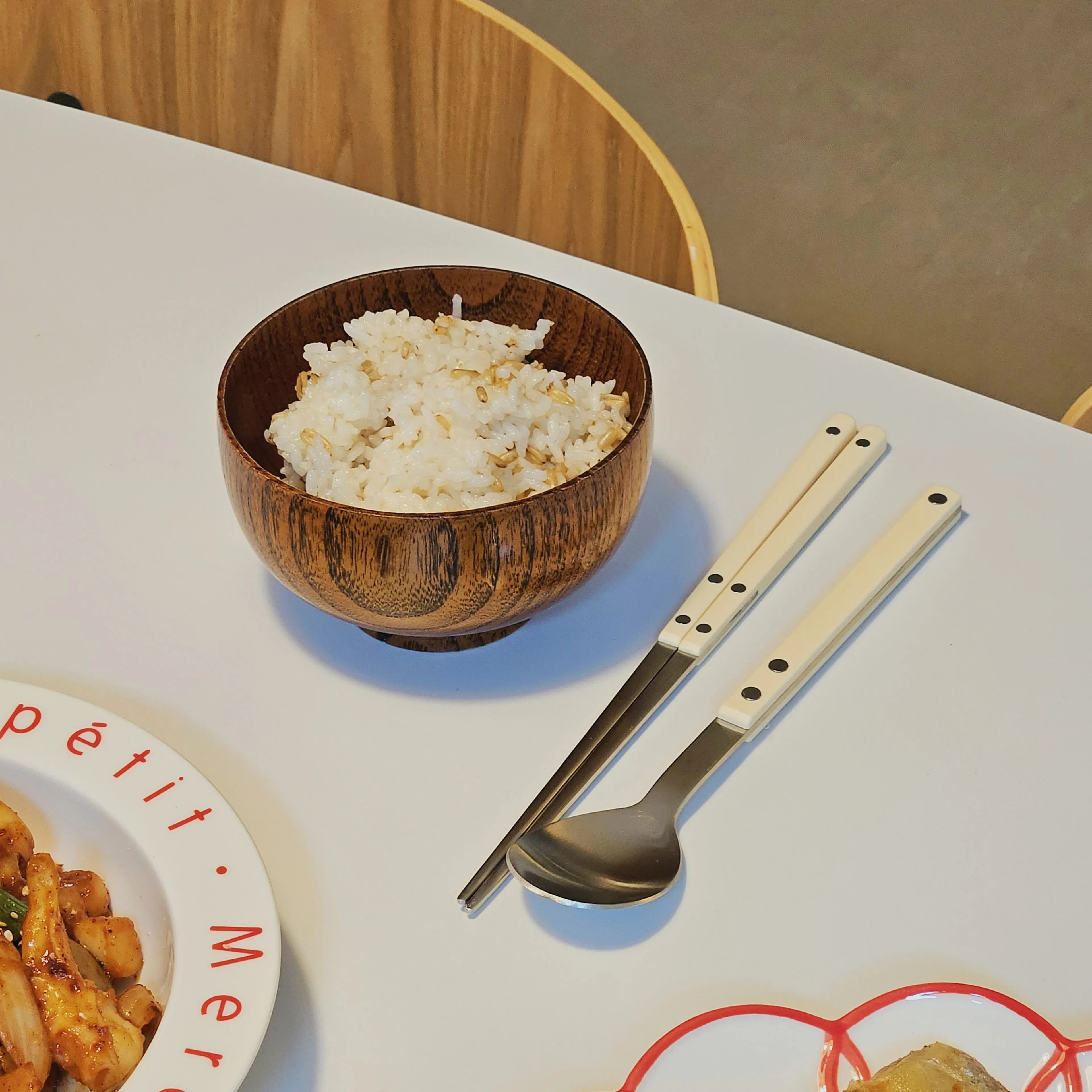 Hand-Drawn Retro Flower Plate user photo