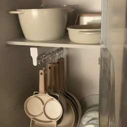 ✨ 인출식 슬라이딩 행거로 주방 후라이팬 정리 끝! 🍳
___________
키큰 장 안에 맨 밑 선반을 빼고서 
이렇게 후라이팬을 싹 정리했답니다. 
오늘의 기록 열번째. 
#오하우스시즌9 #오하우스픽 #오하우스9 #우드톤 #우드톤인테리어 #내추럴인테리어 #오하우스 #칼각수납 #키친인테리어 #키큰수납장 #키큰장 #부엌인테리어 #부엌수납 #부엌수납장 #후라이팬정리대 #후라이팬정리 #부엌정리 #주방인테리어 #주방용품 #주방수납 #주방수납장 #주방정리 #냄비정리 #냄비정리대 #diy리폼 #diy가구 #diy만들기 #diy인테리어 #살림템 #살림노하우 