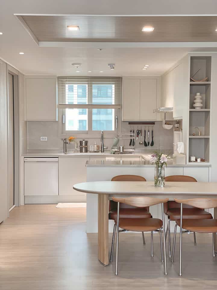 Tagged posts featuring 6-Piece Bubble Candle & Home Décor Gift Set 1