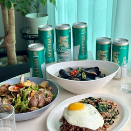 바람선선 해쨍쨍한 주말 낮에 집에 있을때 맛난메뉴에 낮술 어떤대💗
베트남맥주를 받아서 동남아음식으로 메뉴선정
#시금치돼지고기볶음밥 #미나리바지락찜 #홍합탕 #동남아음식 #온더테이블 #맥주 #낮술 #베트남맥주 #홈캉스 #홈카페 #홈스토랑 #homestaurant #beer #saigonbeer #beer #weekend 