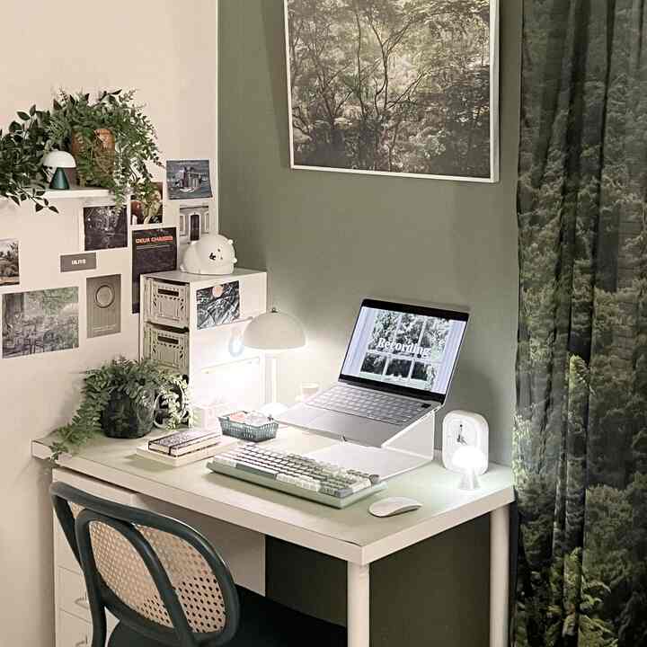 Mushroom-shaped lights that are good to put on your desk
They're wireless, so they're convenient to use if you charge them

#Desk Interior #오하우스 #책상조명 #데스트테리어 #책상 #컴퓨터책상 #노트북 #조명 #벽지 #그린인테리어 #그린 #오하우스시즌9 #오늘의기록