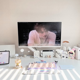 ˚𝙃𝙖𝙥𝙥𝙮 𝙏𝙪𝙚𝙨𝙙𝙖𝙮˚
˚♡ 새로운 키보드, 새로운 아이템과 함께 ♡˚
˚♡  With a new keyboard and a new mug ♡˚
☁️𝑆ℎ𝑎𝑛𝑒’𝑠 𝐷𝑒𝑠𝑘
⌨️ 𝘓𝘌𝘖𝘉𝘖𝘎 𝘏𝘪75 𝘒𝘦𝘺𝘣𝘰𝘢𝘳𝘥
✝︎ 𝘕𝘢𝘶𝘨𝘩𝘵𝘺 𝘊𝘢𝘵 𝘒𝘦𝘺𝘤𝘢𝘱
✝︎ 𝘒𝘛𝘛 𝘙𝘦𝘥 𝘞𝘪𝘯𝘦 𝘚𝘸𝘪𝘵𝘤𝘩
✝︎ 𝘓𝘪𝘨𝘩𝘵𝘗𝘦𝘰𝘱𝘭𝘦 𝘊𝘰𝘪𝘭𝘦𝘥 𝘊𝘢𝘣𝘭𝘦
✝︎ 𝘊𝘭𝘰𝘶𝘥 𝘱𝘢𝘥
#데스크 #데스크셋업 #데스크테리어 #책상꾸미기 
#키보드 #구름팜레스트 #기계식키보드 #hi75 #hi75keyboard 
#ktt #kttswitch #kttredwine #mug #merge  #keyb #mechkeyboard  
#desk #desksetup #deskterior 
#keyboard #MechanicalKeyboard #cloudpalmrest 
#오늘장면한컷 