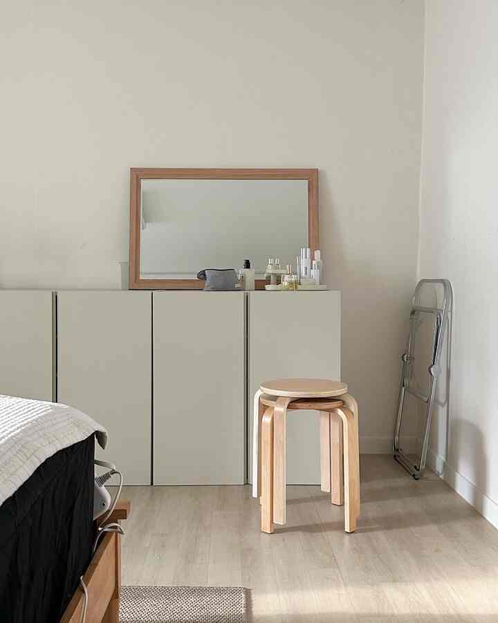 寝室空間の収納場です。
セルフペインティングで雰囲気が変わりました。

収納場所に何度も物を載せて汚れた空間なのにまとめて入れてみましたね～🤣 

#オーハウスシーズン9 #오하우스
#イケア #이케아수납장 #이바르 #ivar
#化粧台 #수납 #수납장
