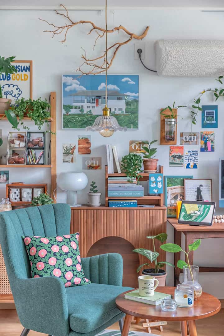 Nordic-style study with wood tones and green plants, featuring a transparent glass flower-shaped pendant light as the focal point in a cozy setting