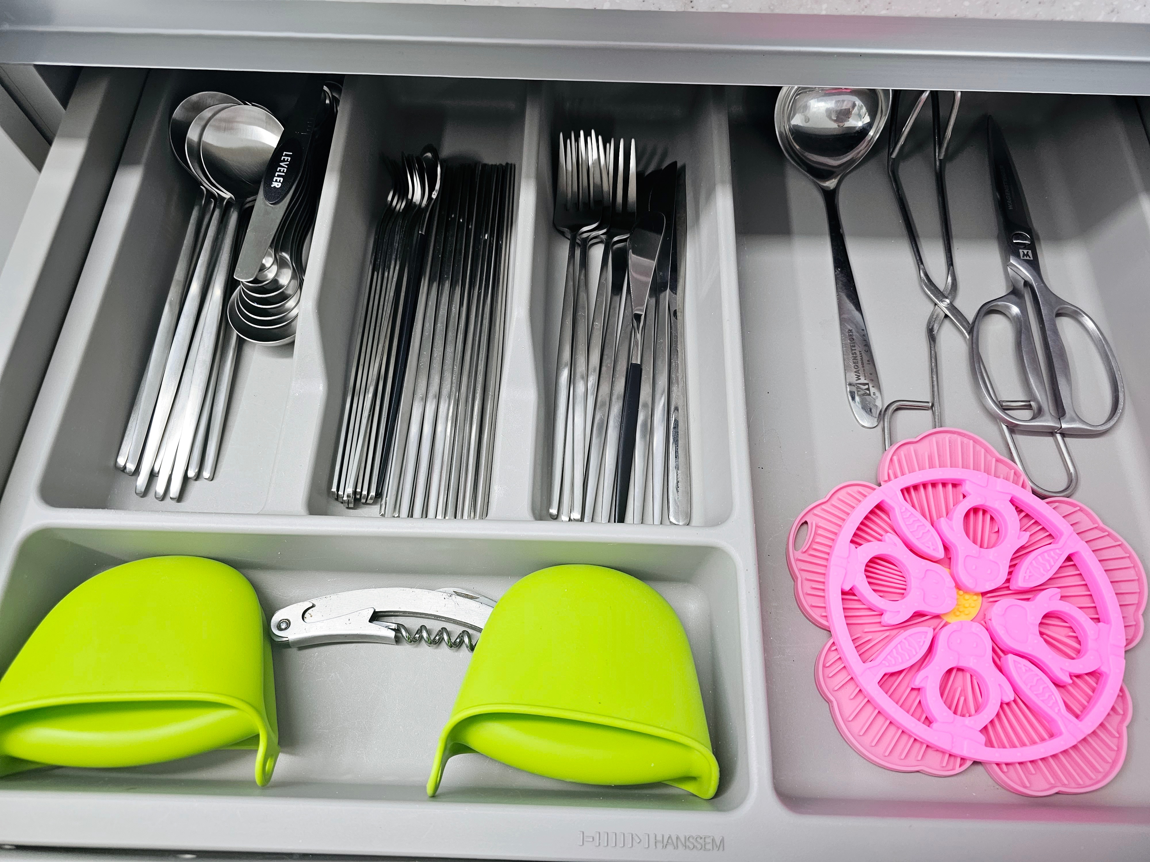 Helio Stainless Steel Full Flatware Set (4-Piece) user photo