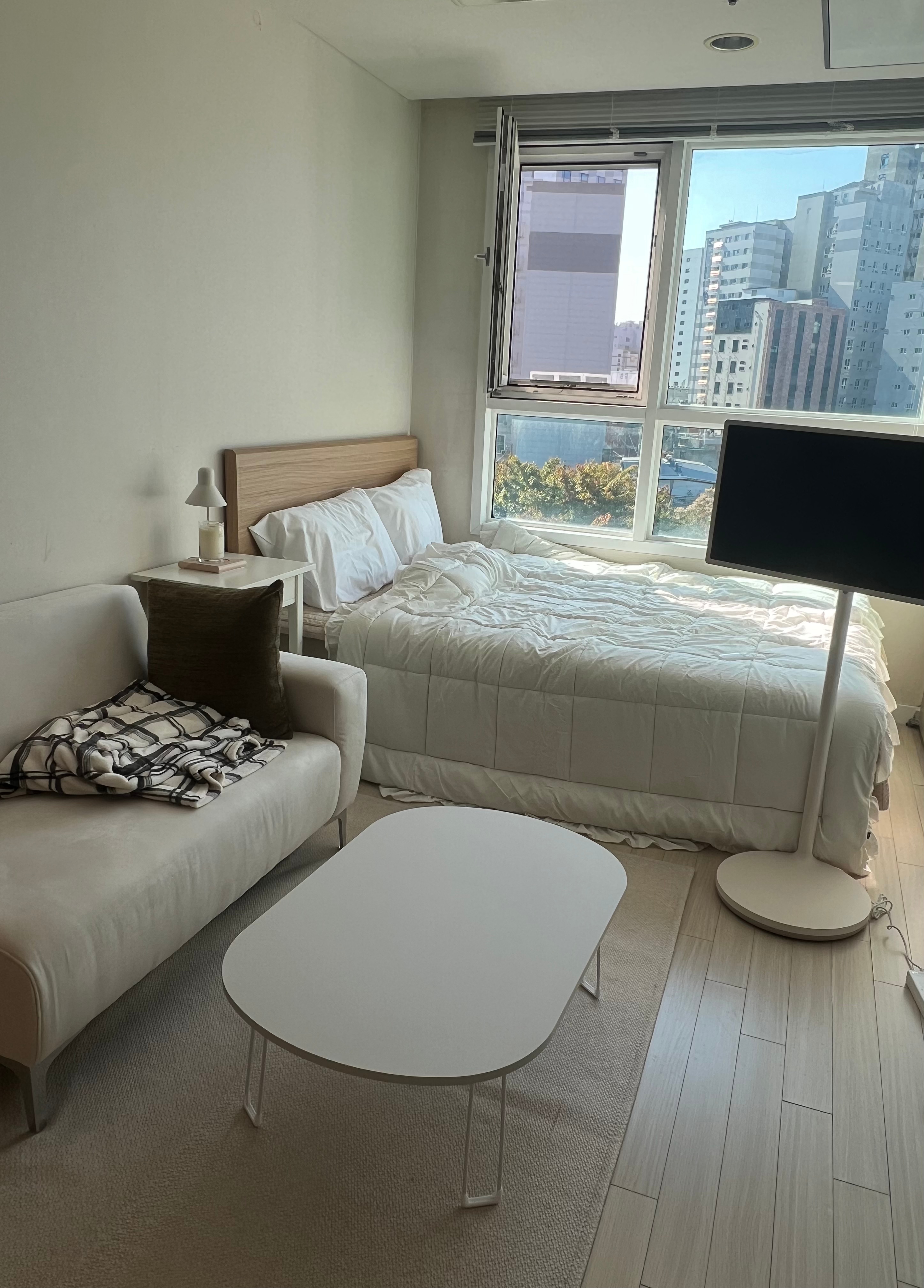 Foldable Oval Low Coffee Table user photo