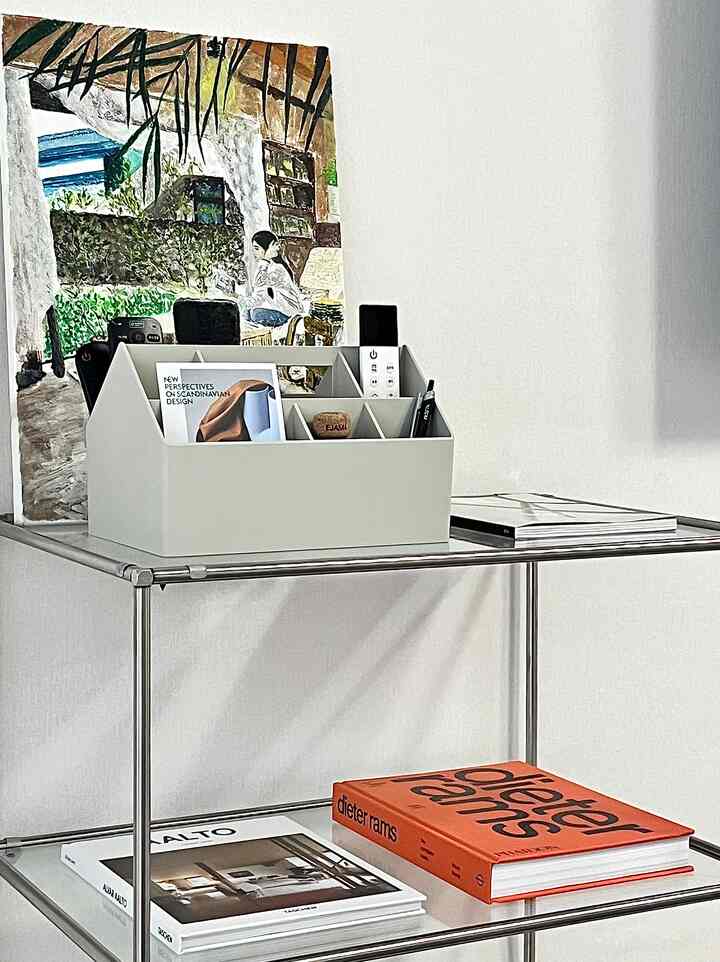 🔥ツールボックスおすすめ🔥

Vitraのツールボックスをたくさん使っていますが、その白いホームがもう少し深く、ペンやリモコンなどを簡単に差し込むことができる製品を探して発見したMuutoのSketch  #오하우스픽 #툴박스 #툴박스추천 #muuto #무토 #수납인테리어 #수납정리함 

