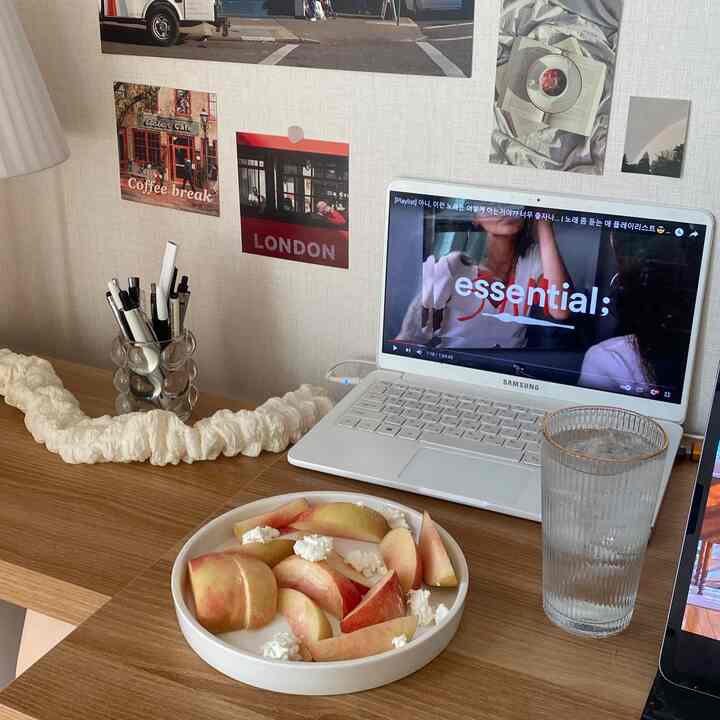  #여름 #복숭아 #essential #책상 #책상인테리어 #책상꾸미기 #오늘의집 #오하우스 #오하우스시즌9 #오늘의기록 