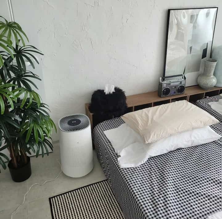 #아이니즈
⠀
⠀
Pembersih Udara Evaporasi Alami Inic
Saya telah menggunakan pelembab udara selama lebih dari sebulan.
Pelembab 2in1 + pembersih udara
Menggunakan dua fungsi secara bersamaan
Ini adalah produk yang cerdas.
⠀
Jika Anda tidak mengisi tangki dengan air
Cukup gunakan pembersih udara sepanjang tahun
Ini dapat digunakan dan tidak seperti pelembab lainnya
Sampai-sampai tidak terlihat oleh mata
Ini adalah pelembab udara yang mengeluarkan uap kecil!!!⠀
⠀
Karena partikel uap air lebih kecil dari bakteri,
Cocok sekali untuk kamar bayi baru lahir👏👏
Tidak hanya mensterilkan bakteri, tetapi juga menghilangkan sisa bakteri.
Keluarkan dan gunakan tangki air 4L hingga 21 jam
Dapat digunakan sehingga Anda tidak perlu mengisi ulang air semalaman.
⠀
Mudah dibersihkan, pembersih udara
Ada juga mode tidur untuk mengurangi kebisingan.
Ia bekerja dengan baik bahkan di kamar anak-anak yang sensitif.
⠀
Di ruangan kecil, ruang belajar, atau kamar tidur
Pelembab pemurni udara evaporasi alami yang lebih baik!!!
Saya benar-benar tidak bisa hidup tanpa pelembab udara lagi😭🫶
⠀
⠀
#Ainis_2 jenis pelembap udara #아이닉 #가습기
#INIC Humidifier #가열식가습기
#Pelembab udara kombinasi #신생아가습기
#Pelembab Bayi #거실가습기 
#Pelembab ruangan anak-anak #공기청정가습기
#pelembab kapasitas besar #초음파가습기
#Rekomendasi Humidifier #아이닉서포터즈
#INIQ Humidifier Pendukung #아이니즈_Humidifier

