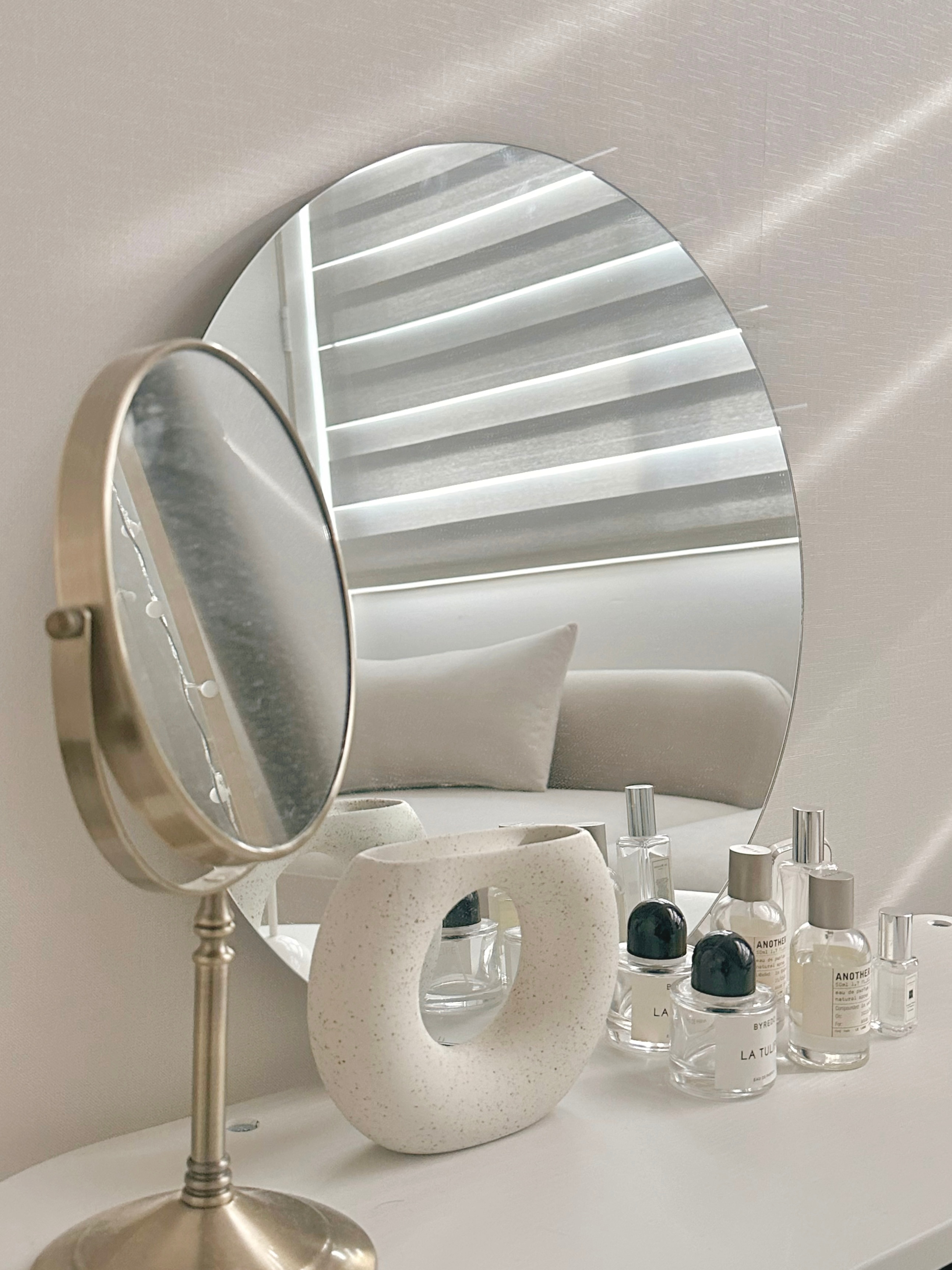 Half-Moon Wooden Shelf user photo