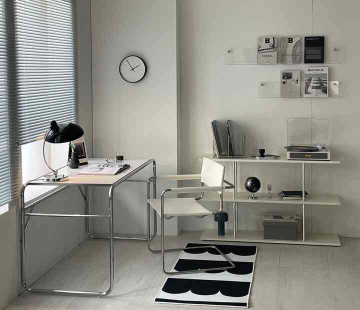 ruang untuk fokus

#Cow Terrier #미드센츄리모던 #서재책상 
#DeskTerrier #크롬테이블 #데스크 