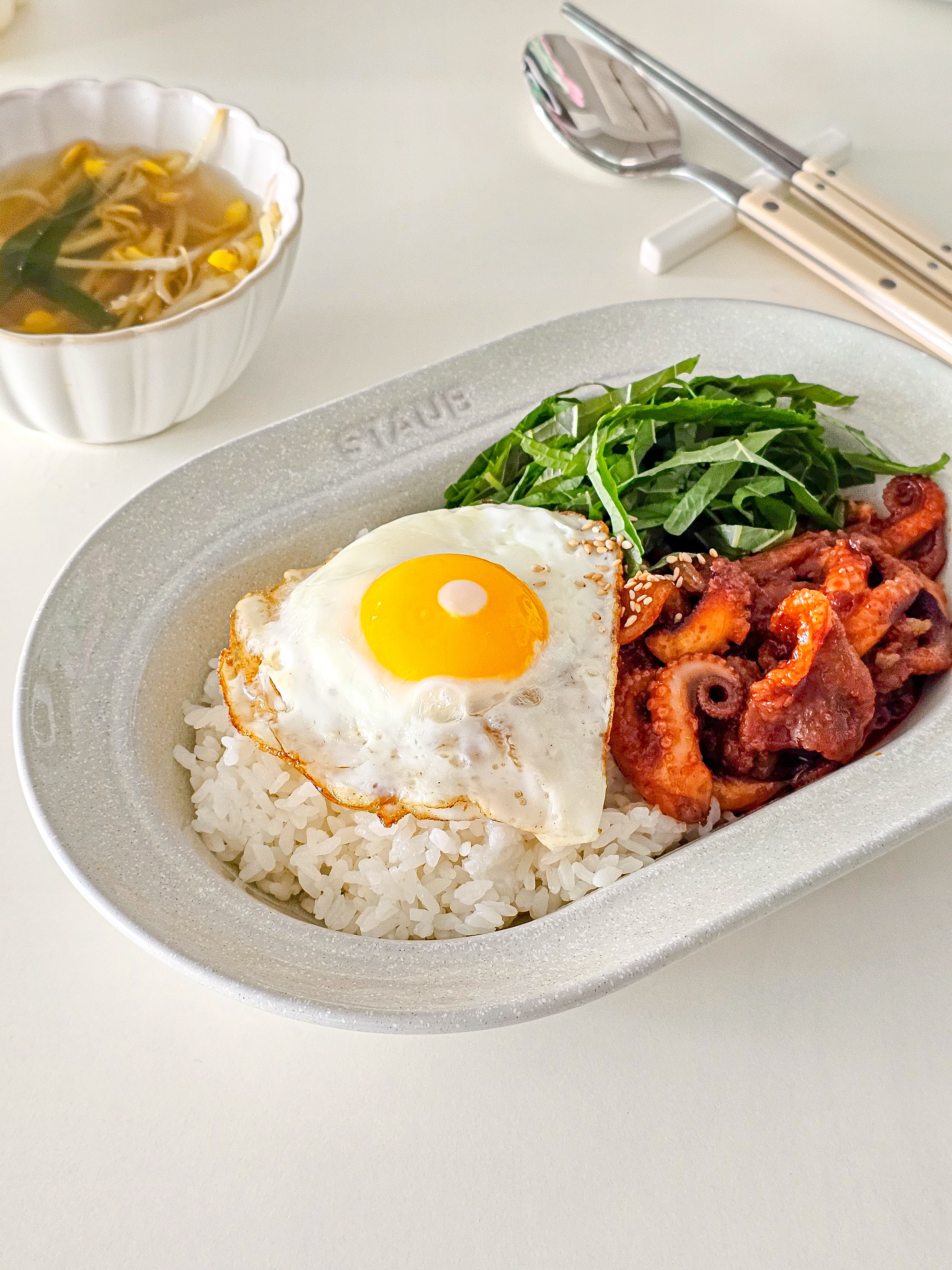 Modern Color-Handled Flatware Set for 2 (8-Piece) user photo