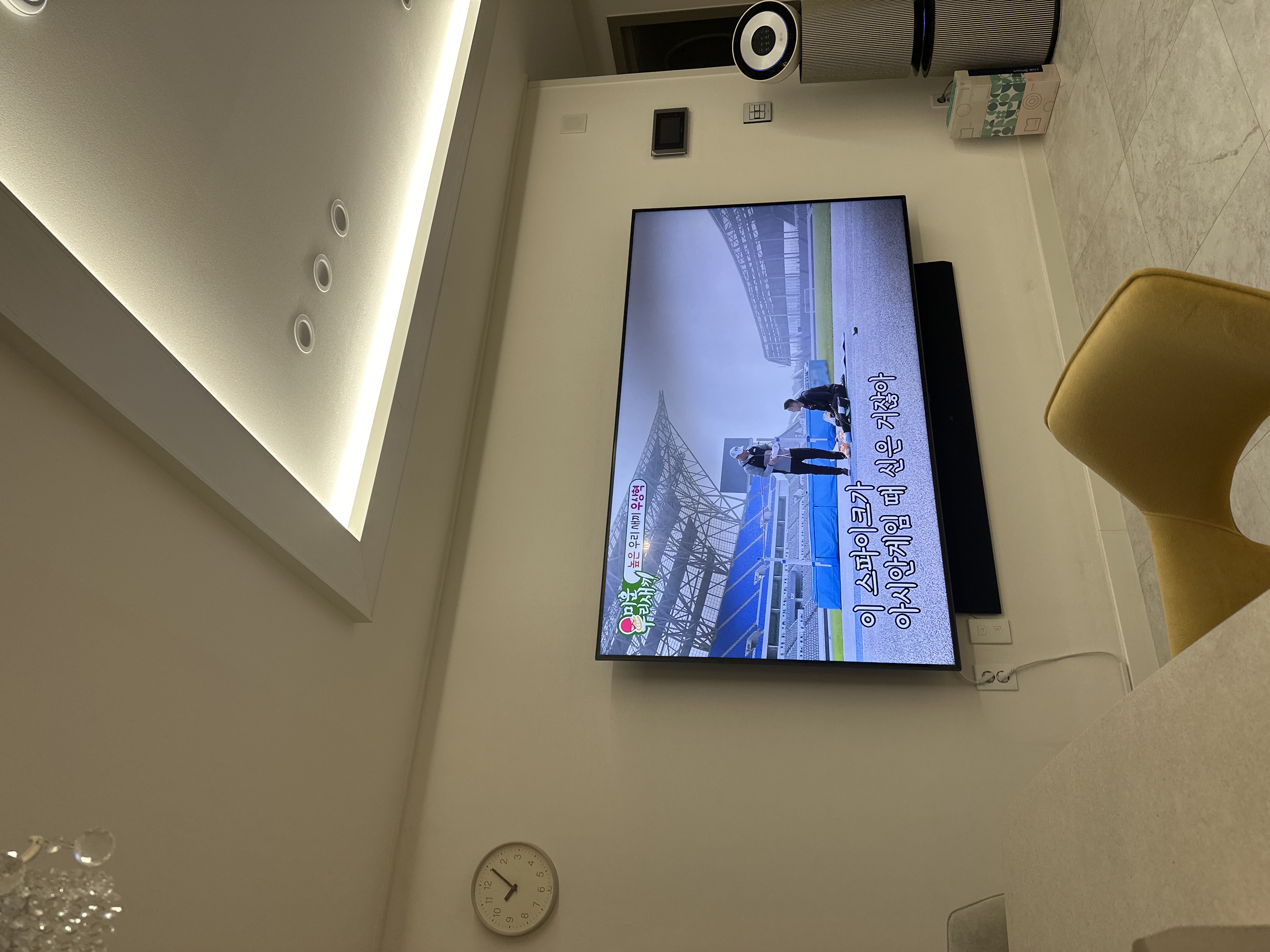 Nordic-Style Silent Wall Clock user photo