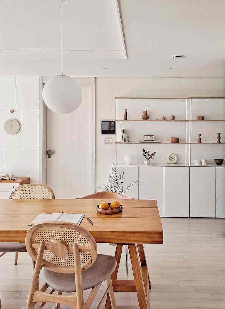 [Memilih pencahayaan meja makan yang tepat untuk rumah Anda]
Pencahayaan meja digunakan lebih dari sekedar penerangan meja makan.
Ini berdampak besar pada interior.
Karena tinggi dan lebih besar dari lampu biasa,
Memutuskan gaya rumah Anda
Ini memainkan peran besar.
Jadi hari ini kita akan membahas tentang pencahayaan meja yang sesuai dengan rumah kita. 
Aku akan memberitahumu 🙂

Ini adalah pertama kalinya Anda melihat cahaya ini.
Saat kami memiliki rak putih di rumah kami
Saya membelinya untuk pencocokan.
■Merek: Penulisan Pro
■Harga: 49.500 won

Seiring bertambahnya usia anak-anak, kekhawatiran akan kerusakan berkurang.
Saya membeli lampu yang seluruhnya terbuat dari kaca.
Kelebihan lampu ini adalah meskipun dinyalakan,
Rasanya seperti ada bulan purnama yang melayang-layang
Cerah dan harganya murah.
Direkomendasikan bagi yang ingin menggunakan pencahayaan bulan purnama.
#Barang cantik adalah yang terbaik #식탁조명 #식탁등 #조명인테리어 #주방조명 #조명추천 #식탁스타일링 #주방인테리어  