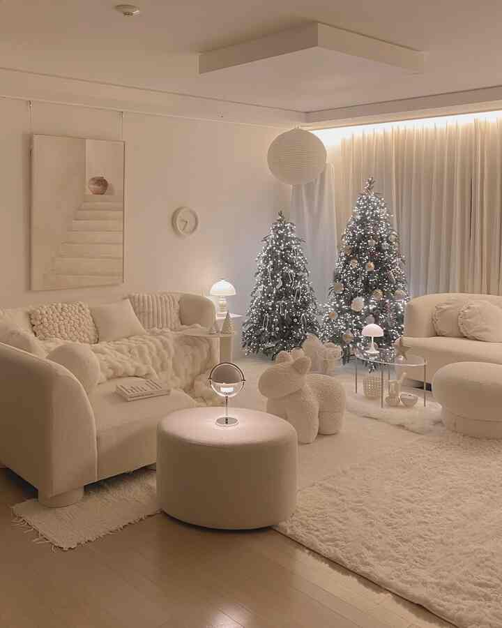 リビングルームに2つの木があるのはどうですか🎄🎄

ワンランサイズ比較だけハグ𝟣𝟧𝟢は部屋に移動しようとしたが
並んで2つあるのはなぜ好きなのですか👉🏻👈🏻

こういうから本物の木が集まっている感じも持っています🙈🤎

このままもっと楽しんでみたいのでリビングソファの位置を変えました。

今日新しく出荷してきた装備照明まで、お気に入りの配置ですよ🎄

＃ツリー＃クリスマスデコ＃クリスマスツリー＃ツリー装飾＃大型ツリー＃ホテルツリー＃デパートツリー＃高級ツリー＃ツリーツール＃クリスマスインテリア＃クリスマス飾り＃リビング飾り＃リビングインテリア
＃christmasdecor＃christmasinspo＃クリスマス装飾＃オーハウスシーズン9＃リビングルーム＃ラグ