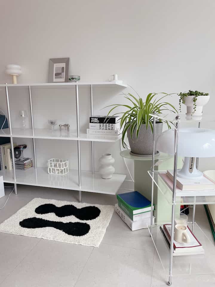 ❝Winter interior❞
Everyone has heating, right?
I recommend laying down a mat to reduce heating costs🙌🏻

#White interior #모던인테리어 #아이가사는집 
#Winter interior #매트 #발매트 #난방비절약
#Living room decoration #겨울거실스타일링 #리빙룸