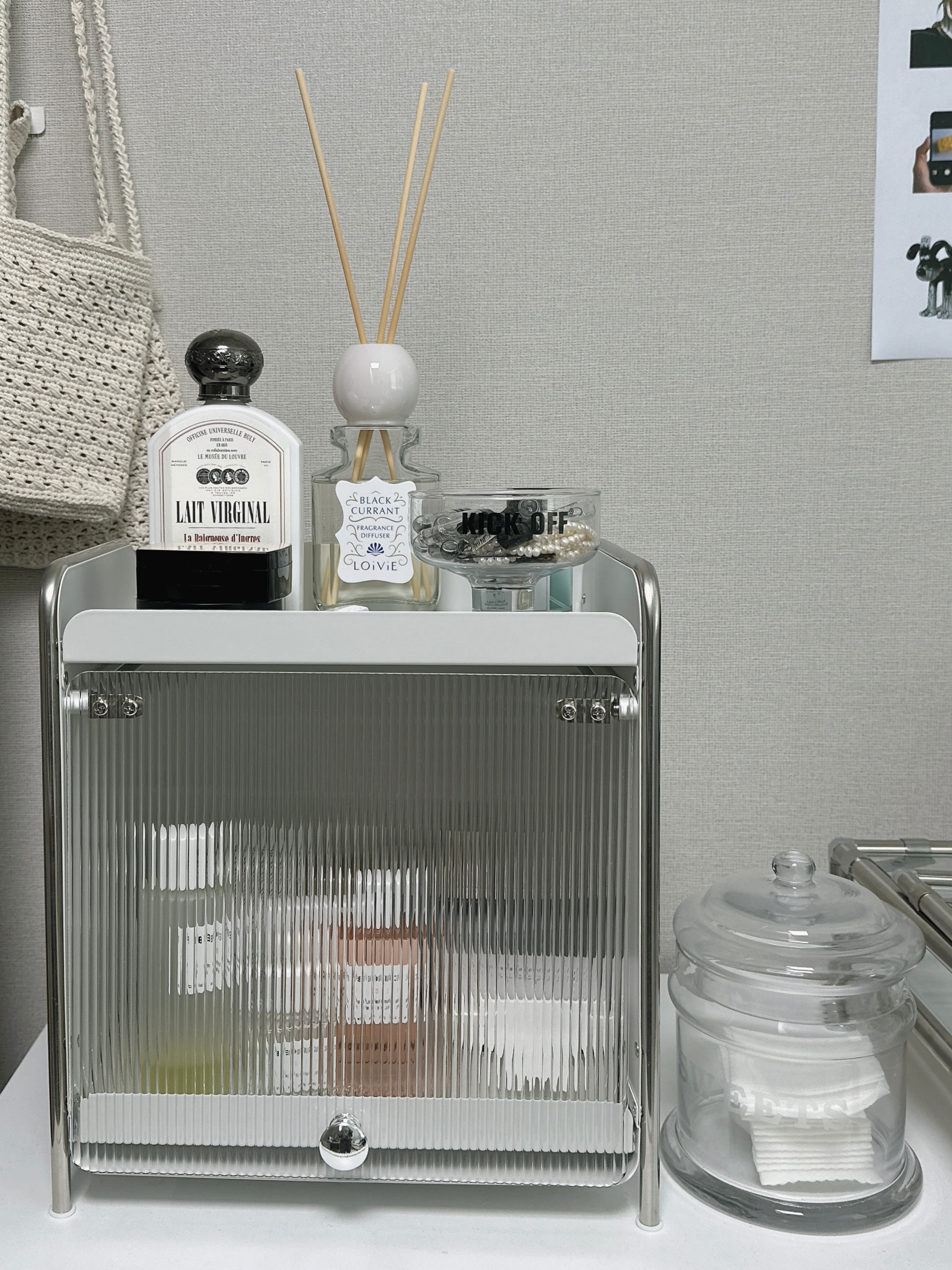 Metal Cosmetic Storage Organizer with Flip Door user photo