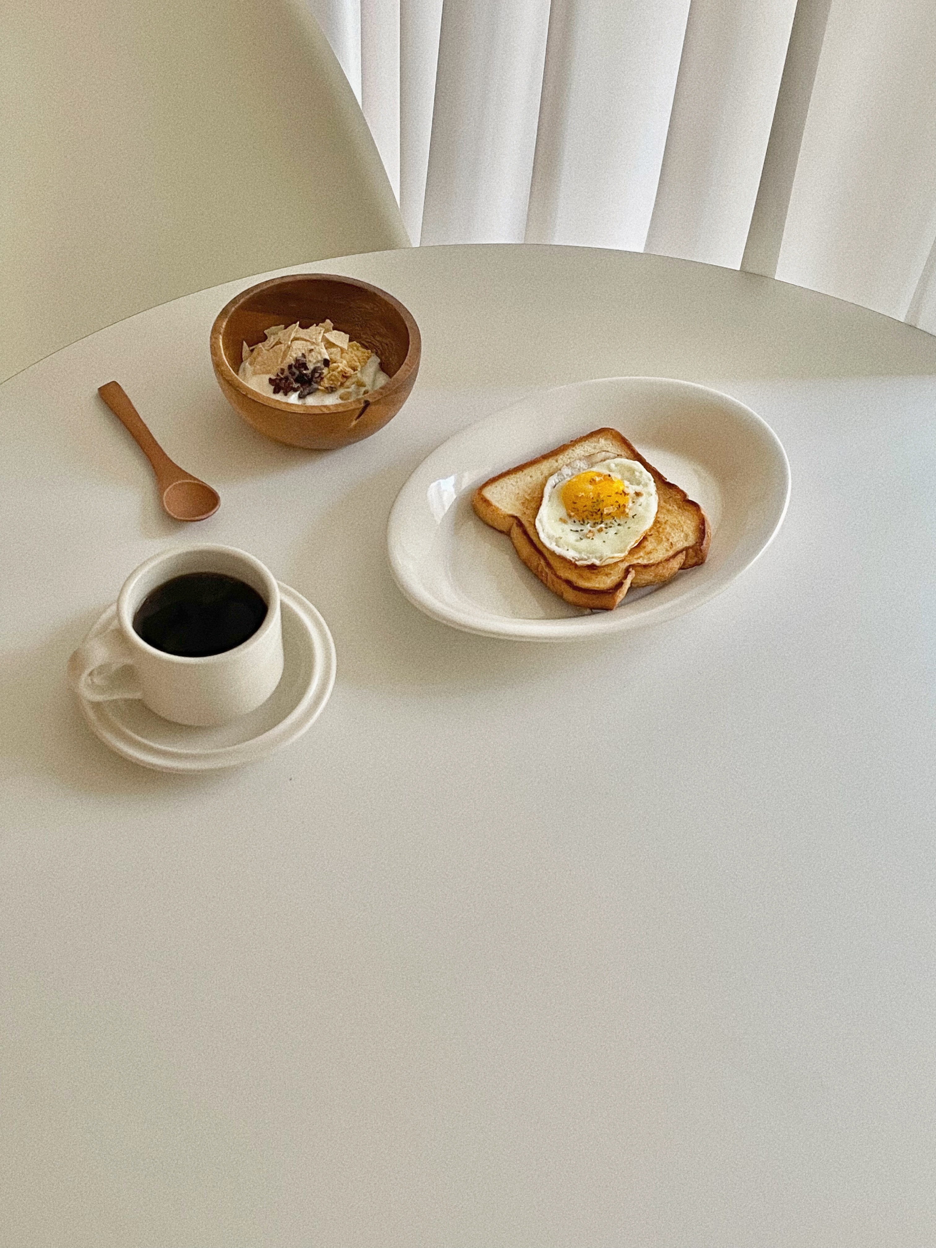 Glossy Ceramic Cup & Saucer Set user photo