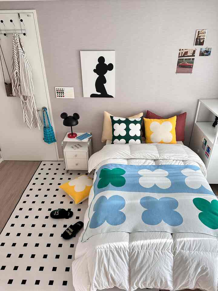  #올해잘산템 #내돈내산인생템 #오늘의기록 #오하우스픽 #침실 #침실인테리어 #유니크 #unique #블랭킷 #쿠션 #쿠션커버 #러그 #러그인테리어 #rug #리빙인테리어  #숨은보물찾기 