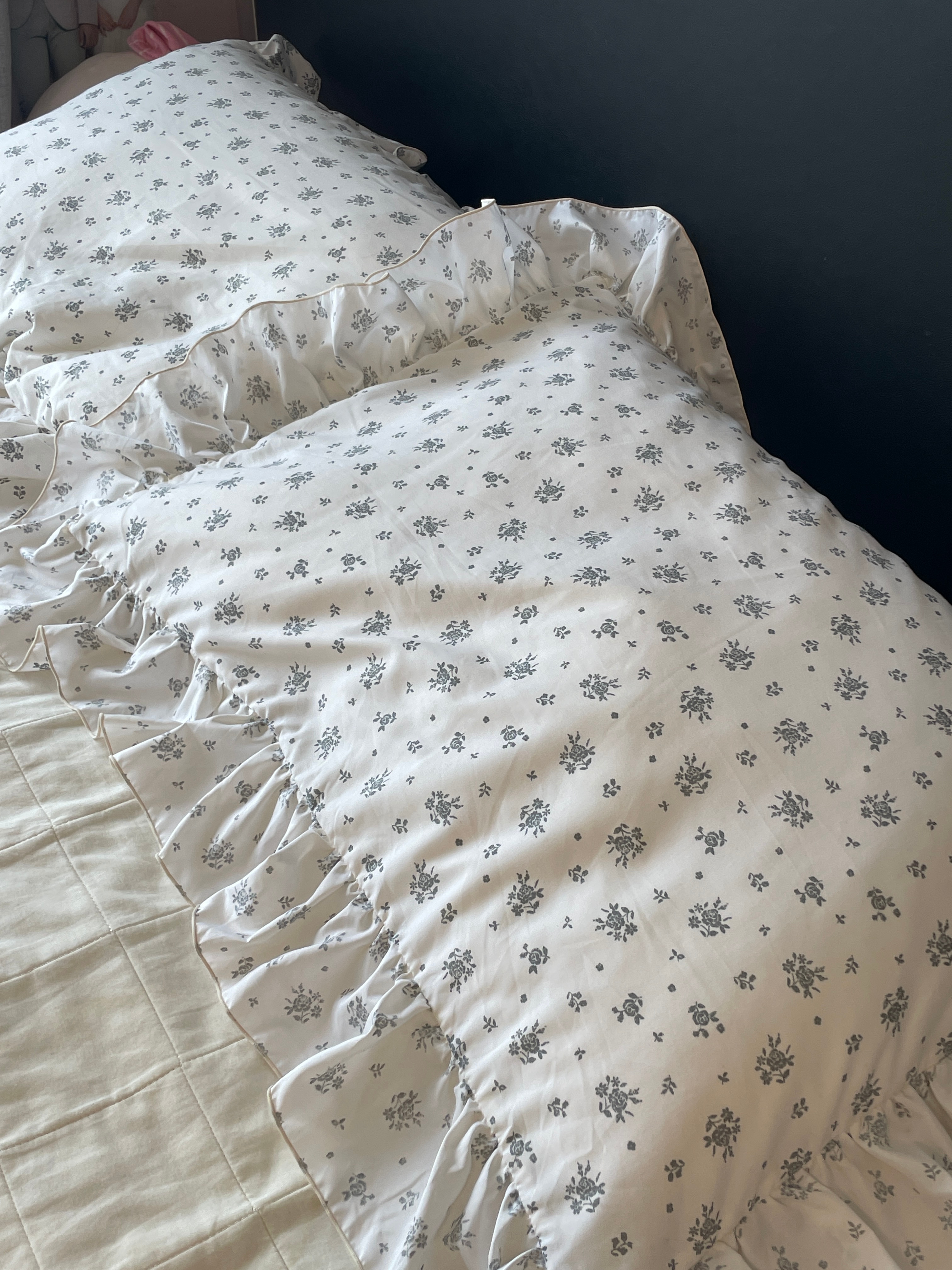 Hotel Style Dust-Free Frill Pillowcase user photo