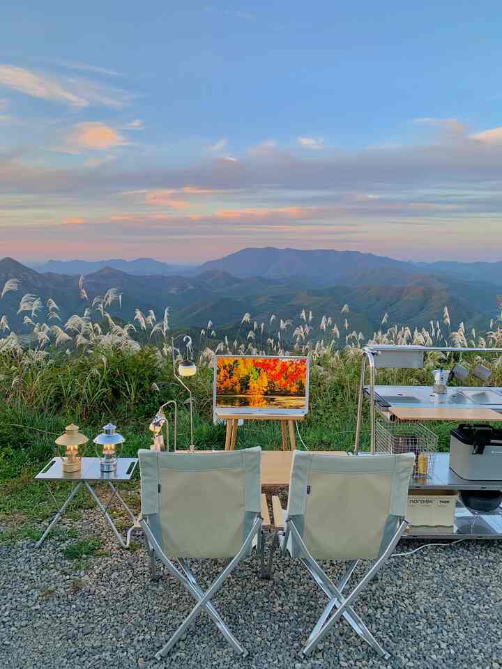 ✔️キャンプ装備今年よく買った装備紹介！🪑
まさにキャンプで必須です！それはキャンプチェアです。
私たちはキャンプ開始後2度ほどチェンジ後ヨーチェアに定着しました！ ㅎㅎ
まさにスノーピークローチェア30アイボリーです。
その前に使ったチェアはウッドチェアでしたが、2年くらい使うと壊れてしまいました！
だから探してみると私たちの装備と合ってピック!! 
価格は1個あたり238,000ウォンです。フダルダル、、💸な価格ですがそれだけ楽だったんです！ 👏🏻

＃今日何をする＃最近のトレンド＃キャンプチェア＃キャンプ用品＃キャンプ機器＃スノーピーク＃スノーピークチェア＃スノーピークチェア＃キャンプ＃キャンプ＃キャンプピクニック 