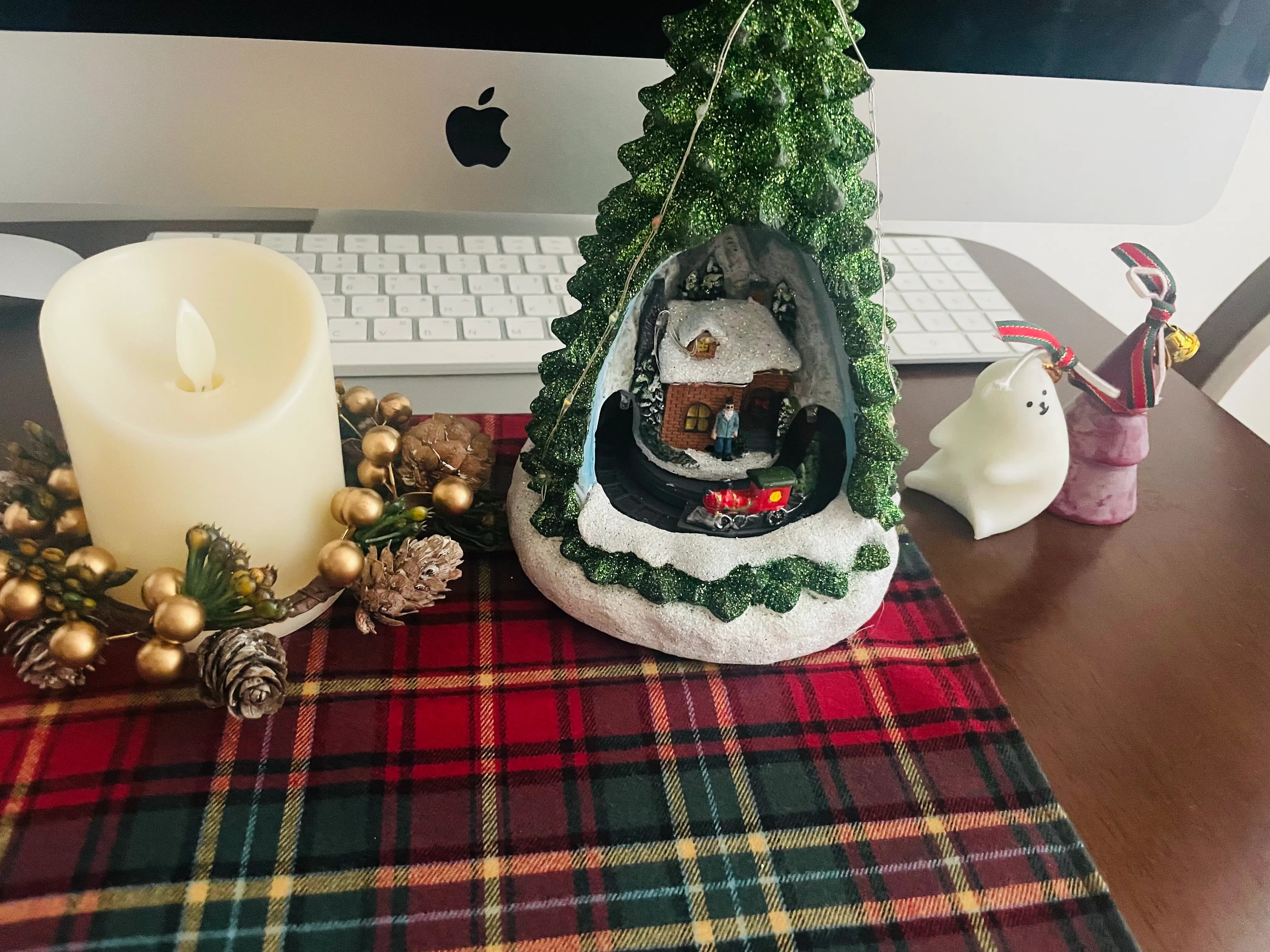 Christmas Bear & Tree Candle Set user photo