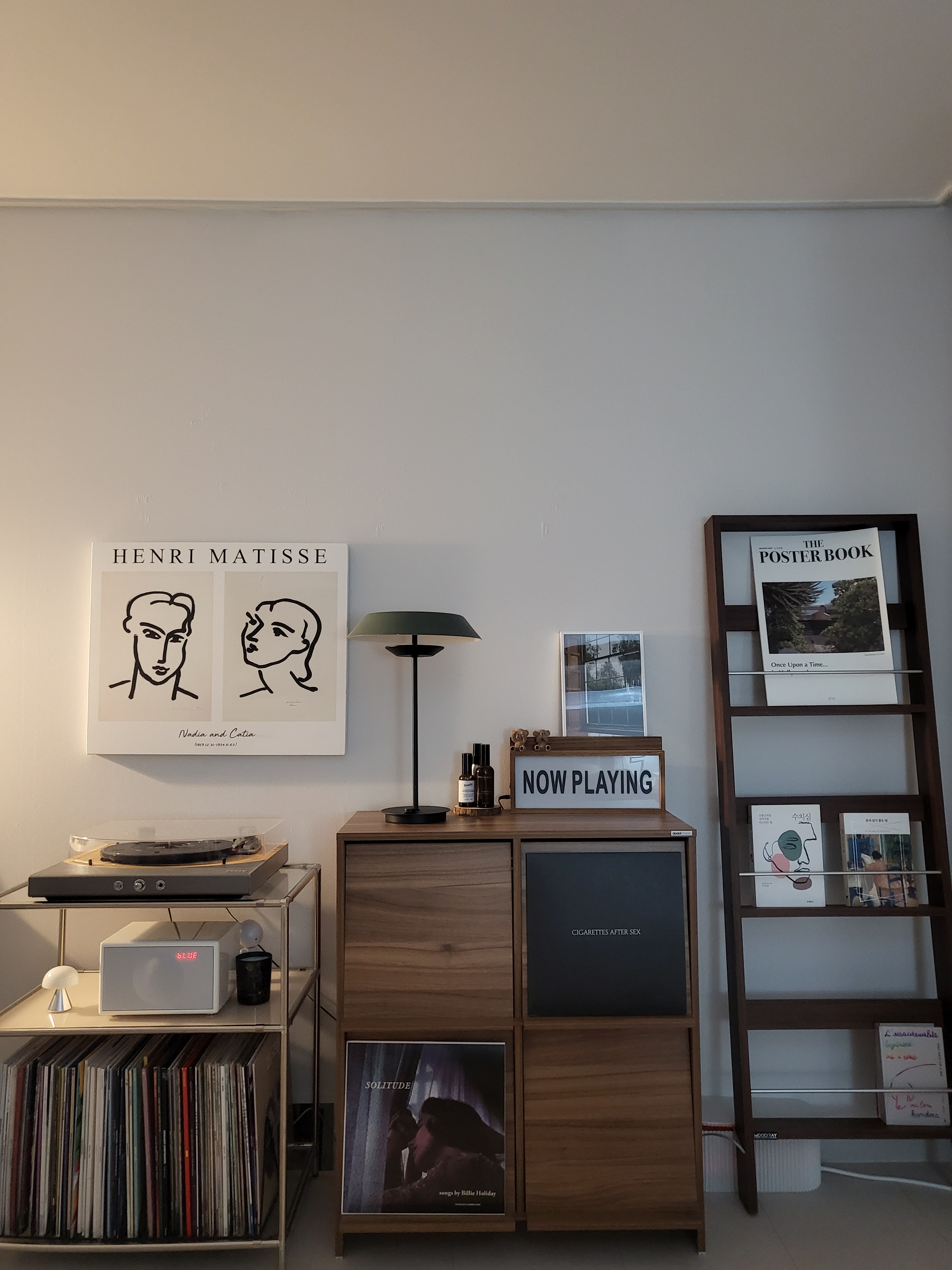 Bold Interior Magazine Rack user photo