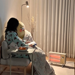 이불밖은 위험해 🥶 갑자기 찾아온 강추위에 진짜 이제 겨울은 겨울인가 봅니다! 이번 주말은 하루종일 집에서 춘식이와 여유를 즐겼어요 ㅎㅎ 읽고싶었던 책도 읽고, 생각 정리도 하고 연말 마무리를 차근차근 하고 있습니다! 
#주말일상 #주말 #책읽기 #난로 #난로추천 #난방기 #난방기구 #조명 #조명스탠드 #벤치의자 #벤치 #러그 #러그카페트 #거실 #거실인테리어 #사이드테이블 #20평대 #겨울 #연말 #겨울감성 #쉬폰커텐 #한파대비 #내돈내산 #따뜻한느낌 #아늑한 