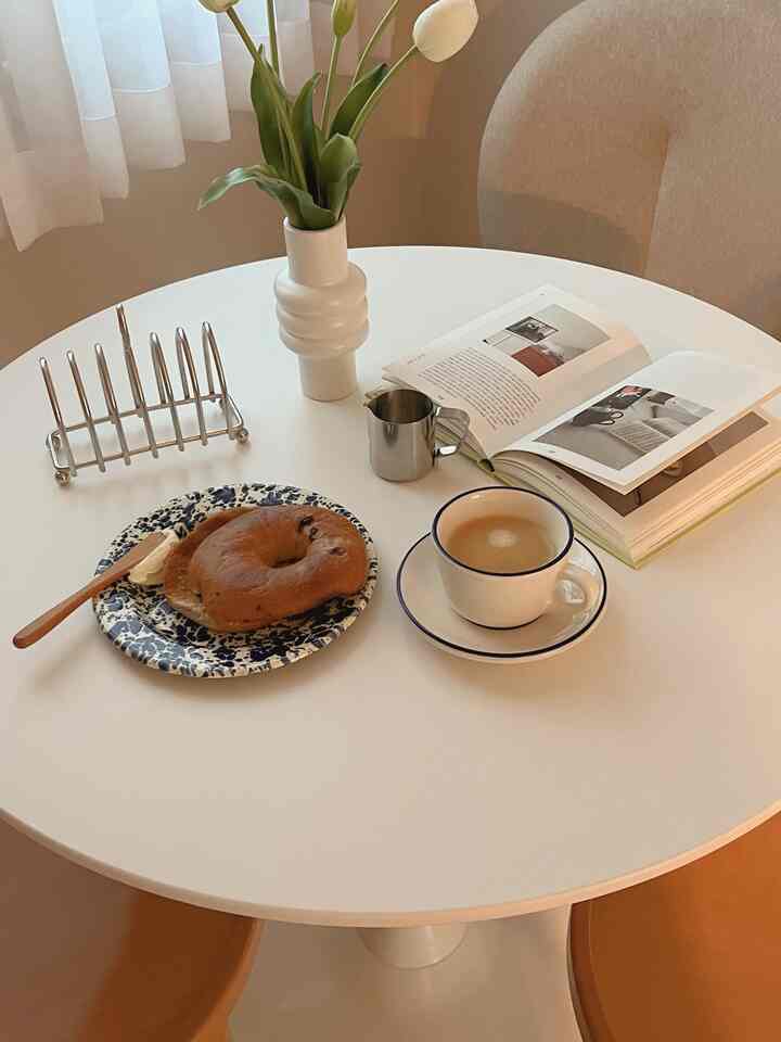 Bagel dengan krim keju dan kopi 💚
Crow Canyon selalu cantik untuk dilihat.. ✨

#Kafe Rumah #홈카페존 #아파트인테리어 #신혼집
#HouseDecoration #커피잔 #오늘의집 #서재꾸미기
#Meja Kafe Rumah #플레이팅 #원형테이블
#Meja Putih #오하우스시즌9 #신혼집인테리어
#Tanaman pendamping #조화나무 #토분 #화분 #삼성티비
#Pelayan Makanan #플랜테리어 #크리스마스트리
#Dekorasi Pohon #스탠바이미 #모듈가구 #모듈소파
#Munito #거실러그 #소파테이블 #트리리본