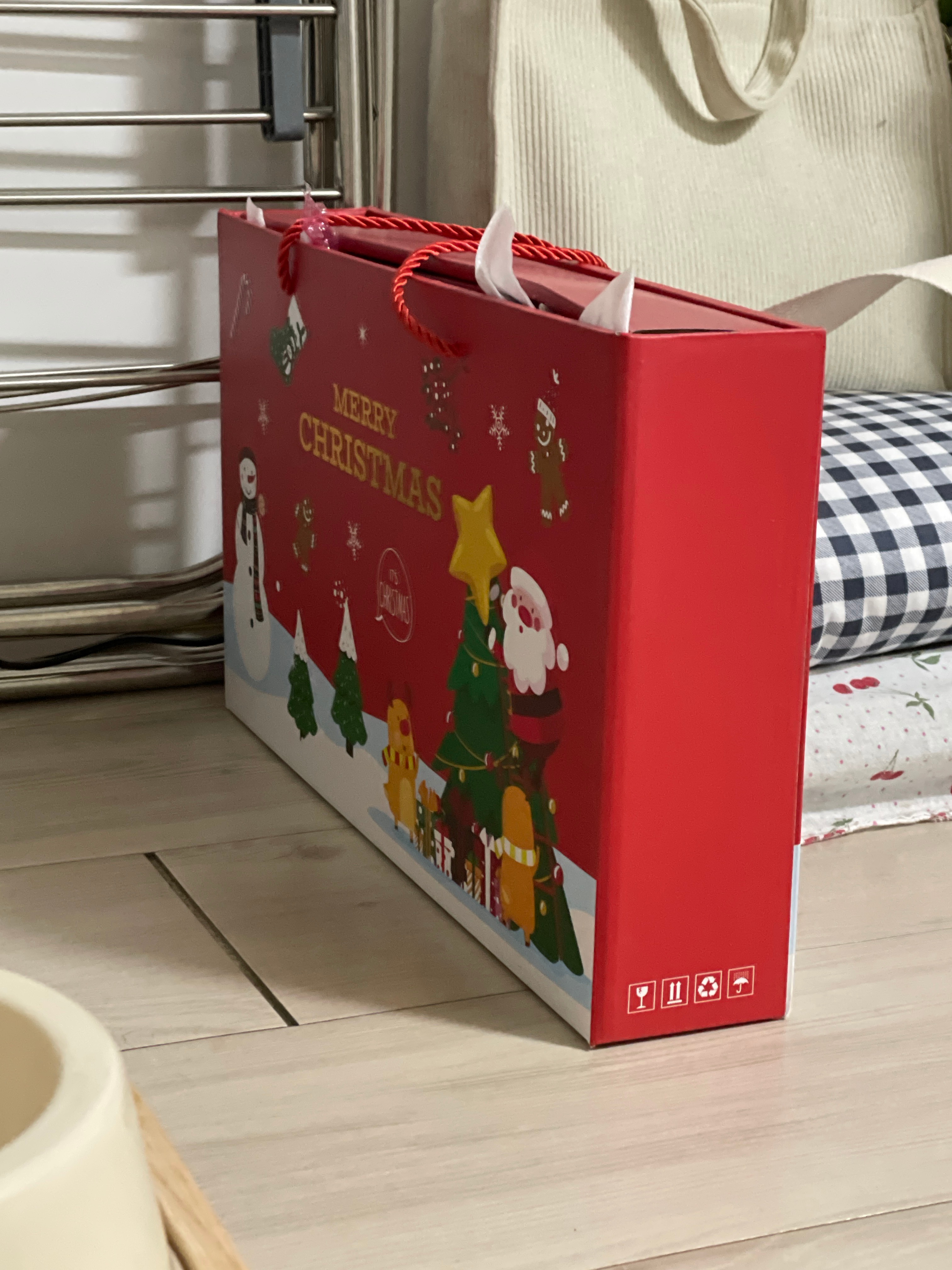Santa Christmas Dinnerware Set for 4 user photo