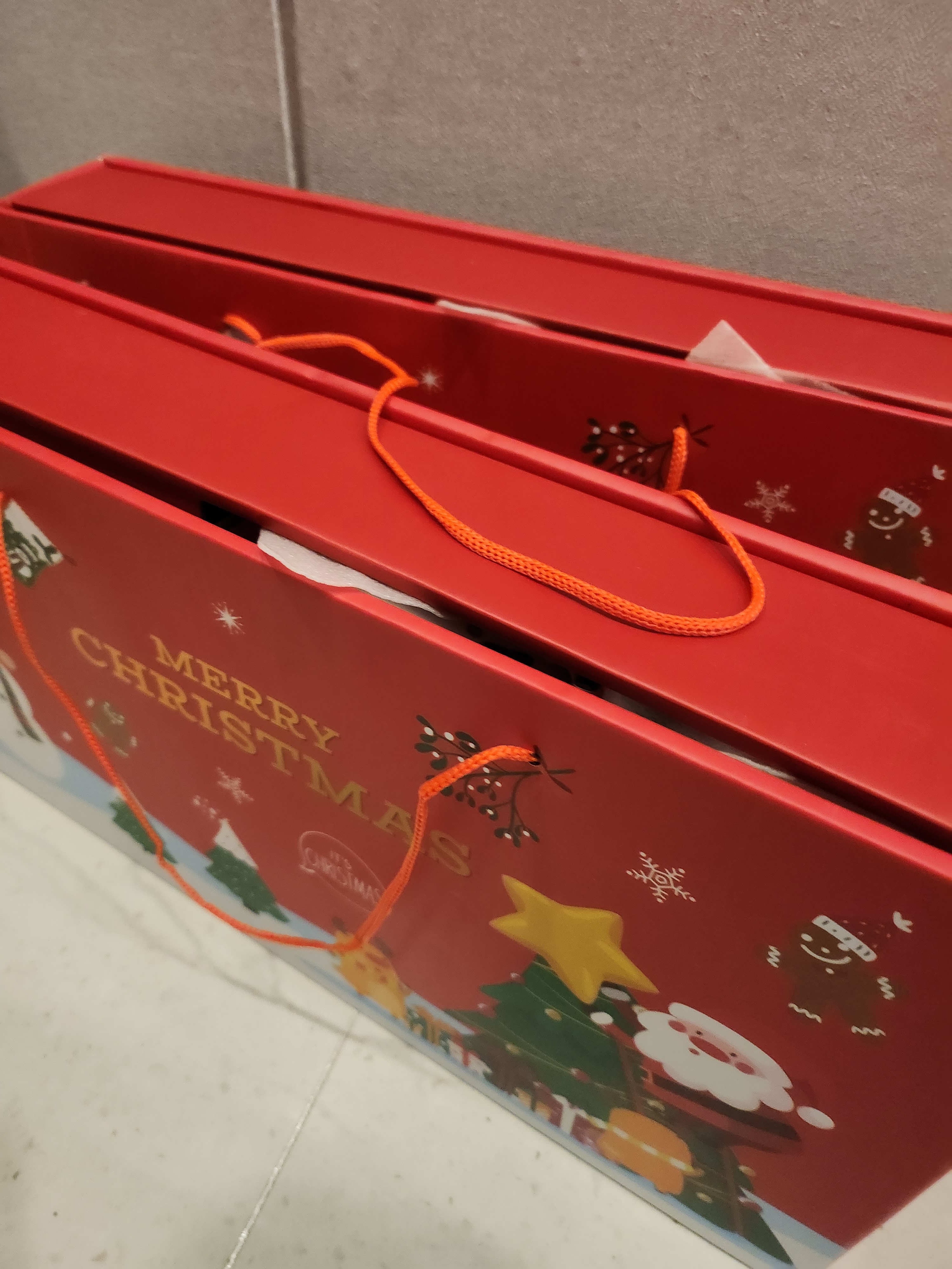 Santa Christmas Dinnerware Set for 4 user photo