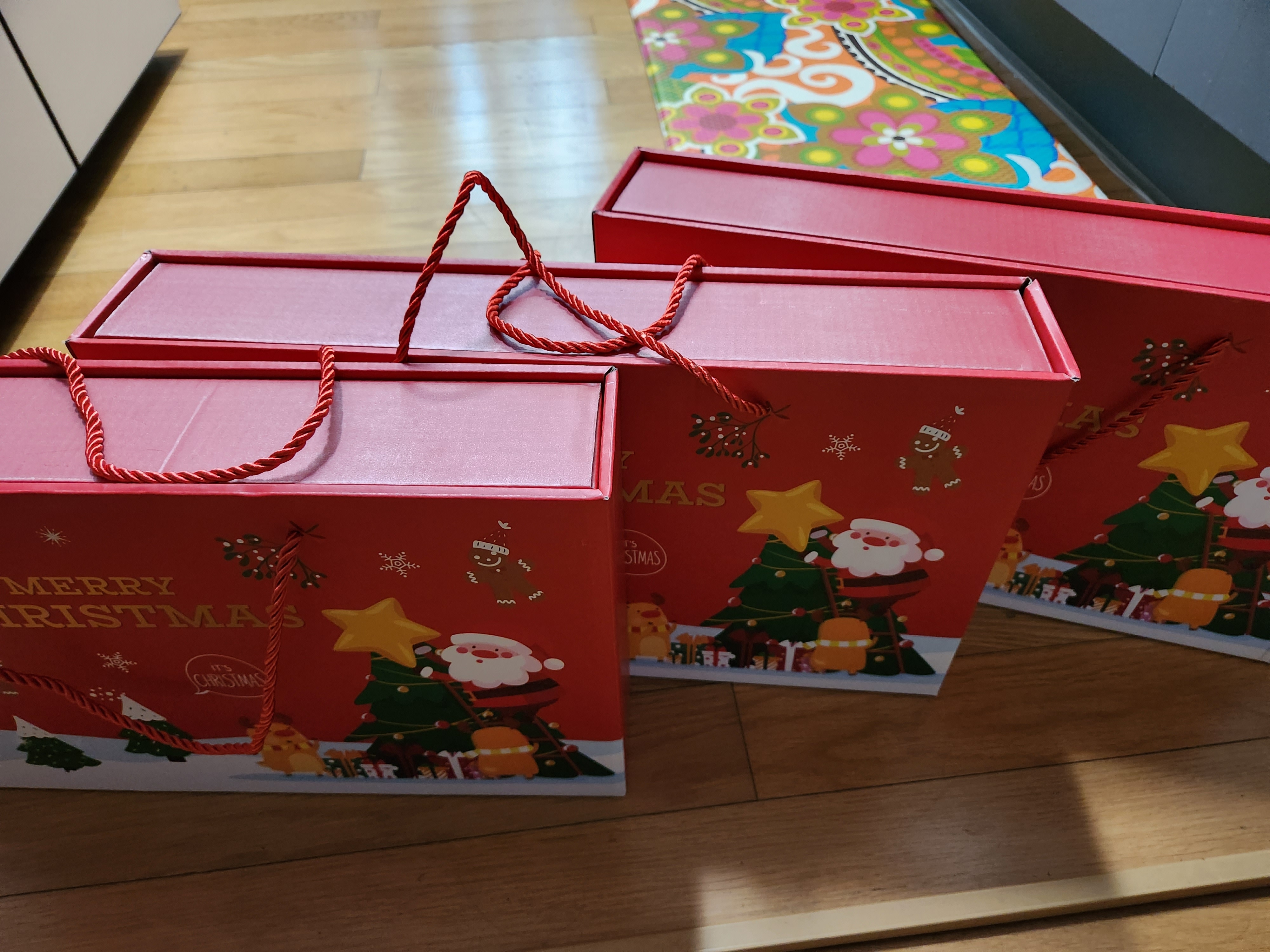 Santa Christmas Dinnerware Set for 4 user photo