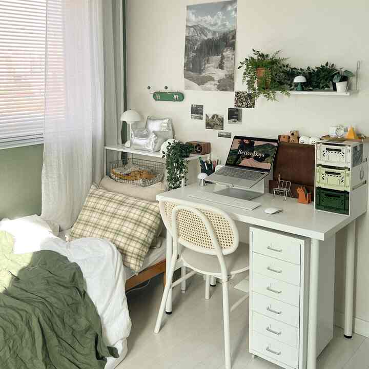 #오하우스
Karena hari-harinya singkat, sinar matahari terasa lebih berharga.
Hangat hangat

#Ohausen Musim 9 #책상 #데스크테리어 #서랍장 #수납장 #의자 #베개커버 #선반 #우드 #벽지