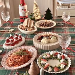 하는내내 즐거웠던 크리스마스 파티 준비-!🎄💚❤️
처음해보는 스페인요리 문어뽈뽀까지🐙
생각했던것보다 너무 맛있어서
감탄하며 먹었답니다-🫰🏻🩵
매년 크리스마스엔 집에서 홈파티중인데
내년 크리스마스에도 새로운 음식 도전해야겠어요!
크리스마스 홈파티 대 성 공 ! 🫶🏻🤍🎁🎅🏻🎄
#오하우스시즌9 #크리스마스 #크리스마스파티 #크리스마스파티음식 #홈파티 #크리스마스트리 #크리스마스소품 #크리스마스데코 #크리스마스장식 #크리스마스인테리어 #크리스마스홈파티 #홈쿡스타그램 #홈쿡 #홈파티음식 #홈파티그릇 #홈파티요리 #홈파티그릇 #홈파티 