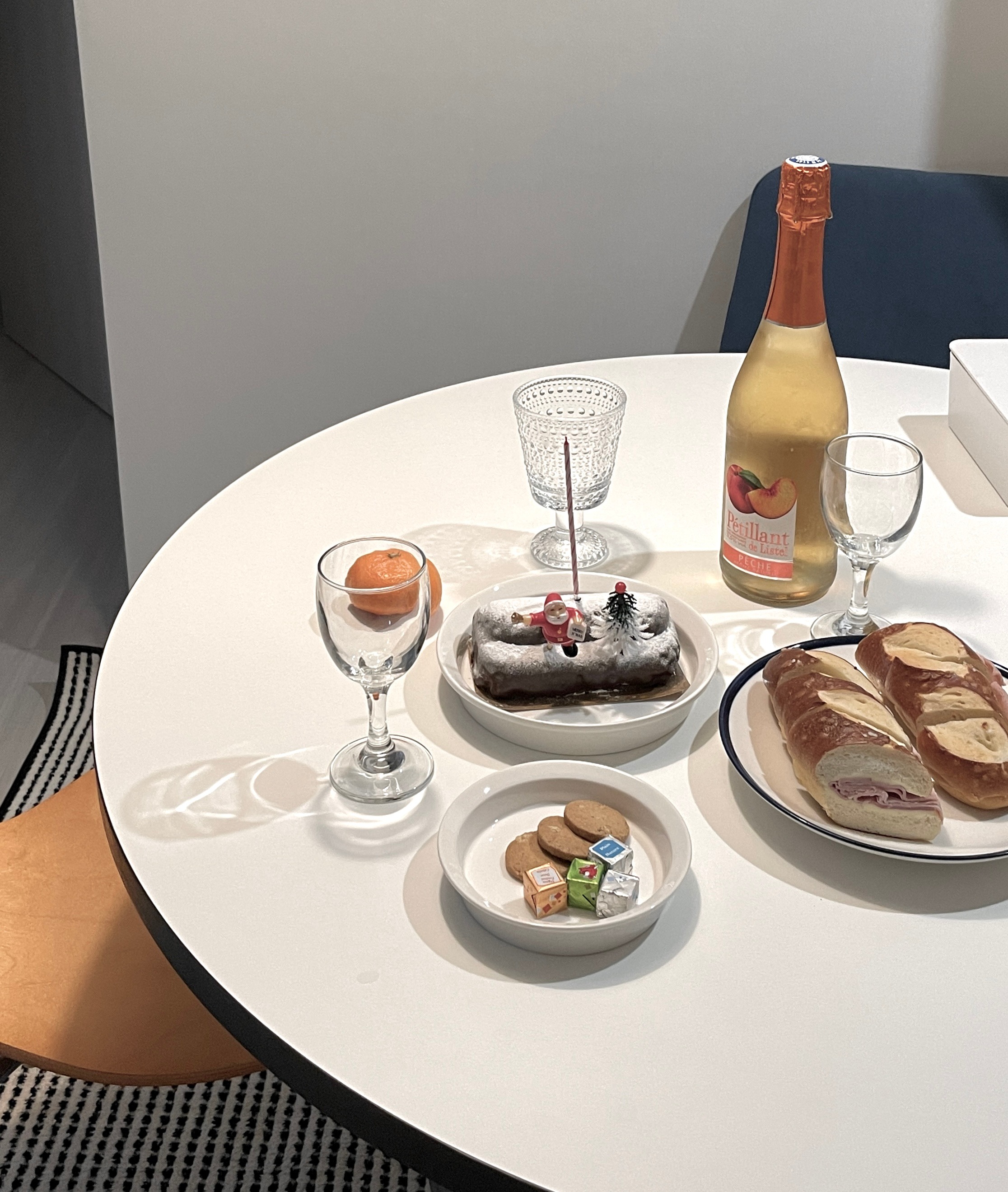 EBT Newlywed Ceramic Dinnerware Set for 2 (10-Piece) user photo