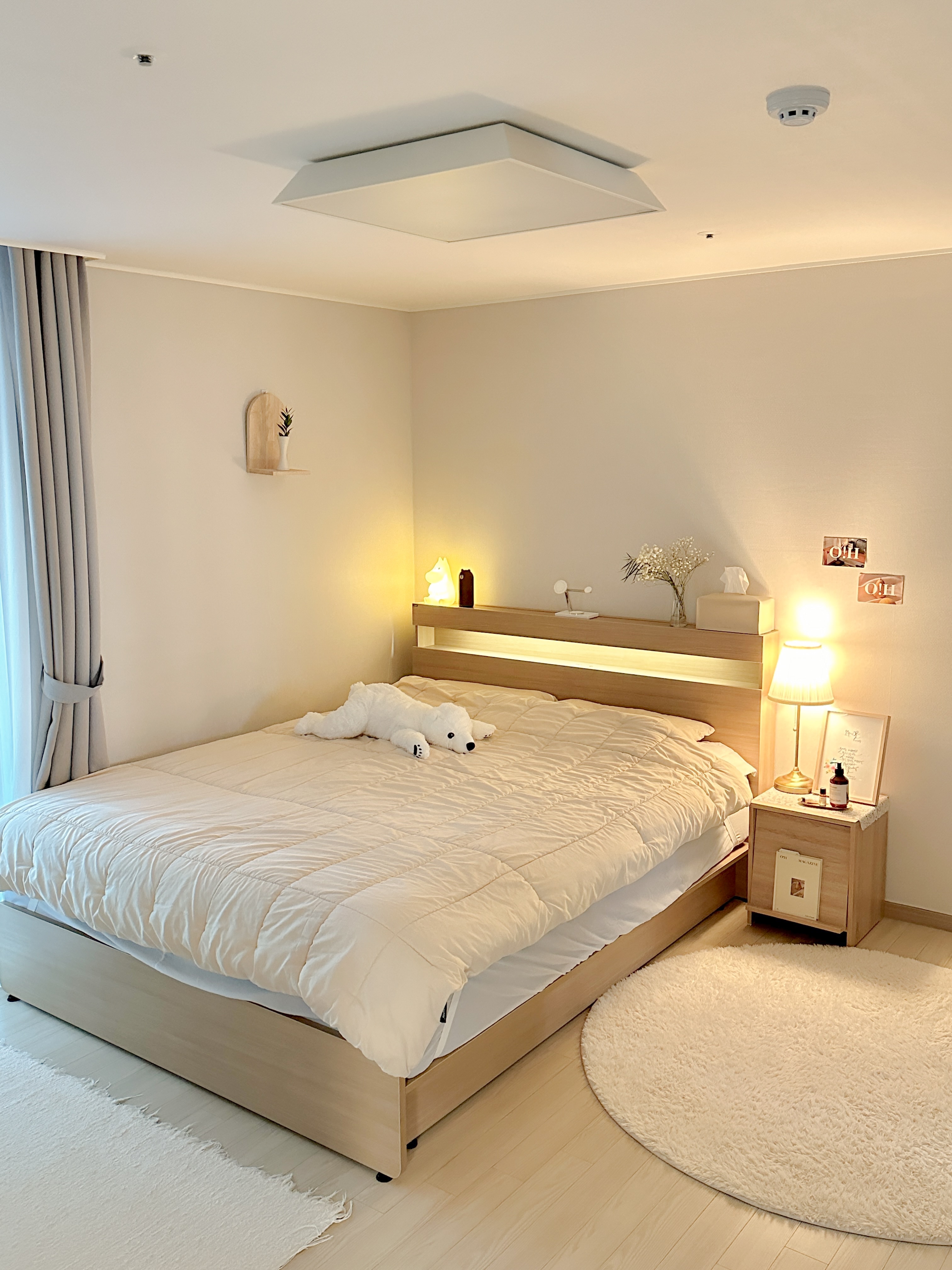 Wooden Bedside Table with Front Magazine Rack user photo