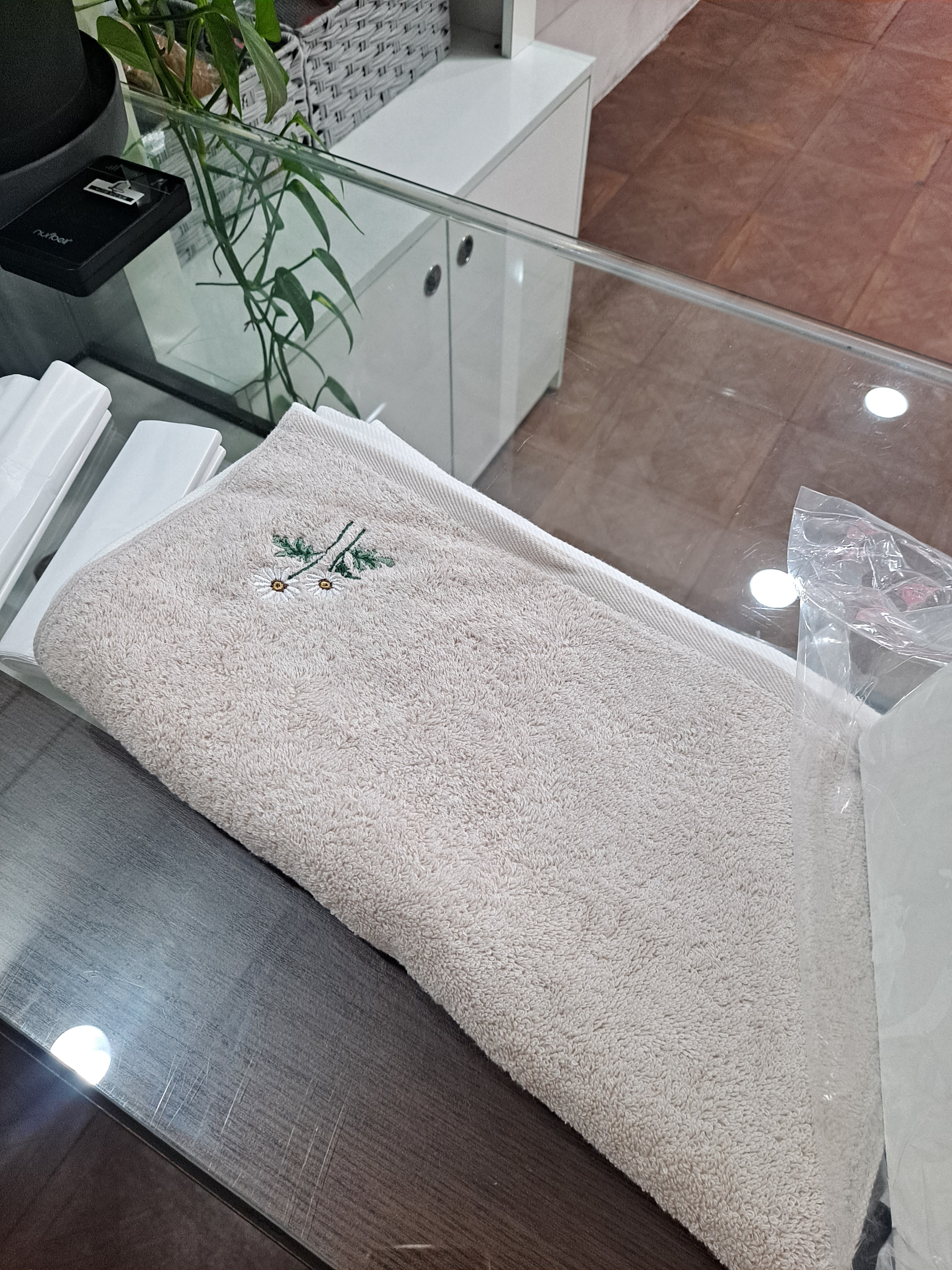 Daisy Embroidered Kitchen Towel Set (2-Pack) user photo