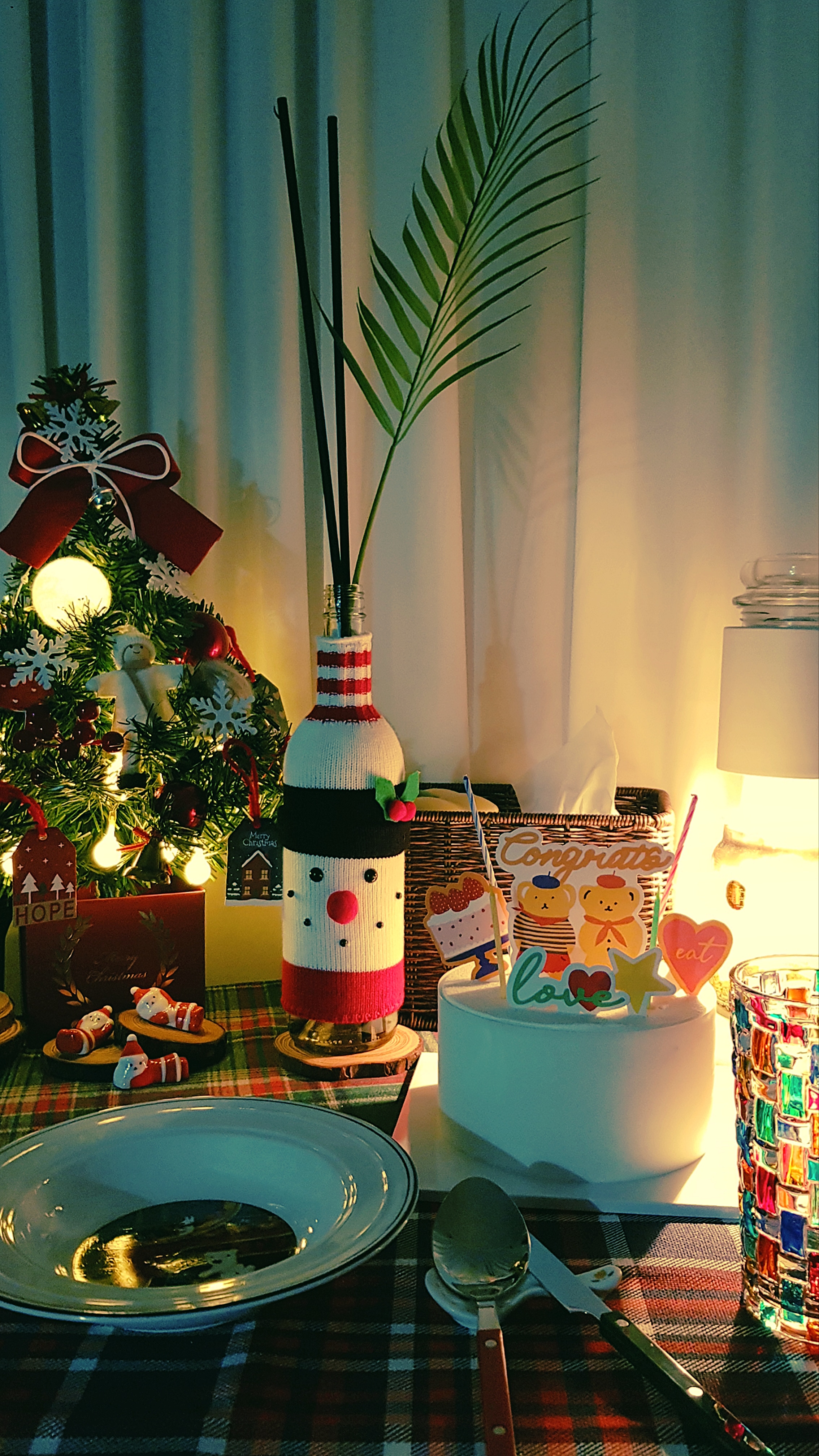 Modern Color-Handled Flatware Set for 2 (8-Piece) user photo