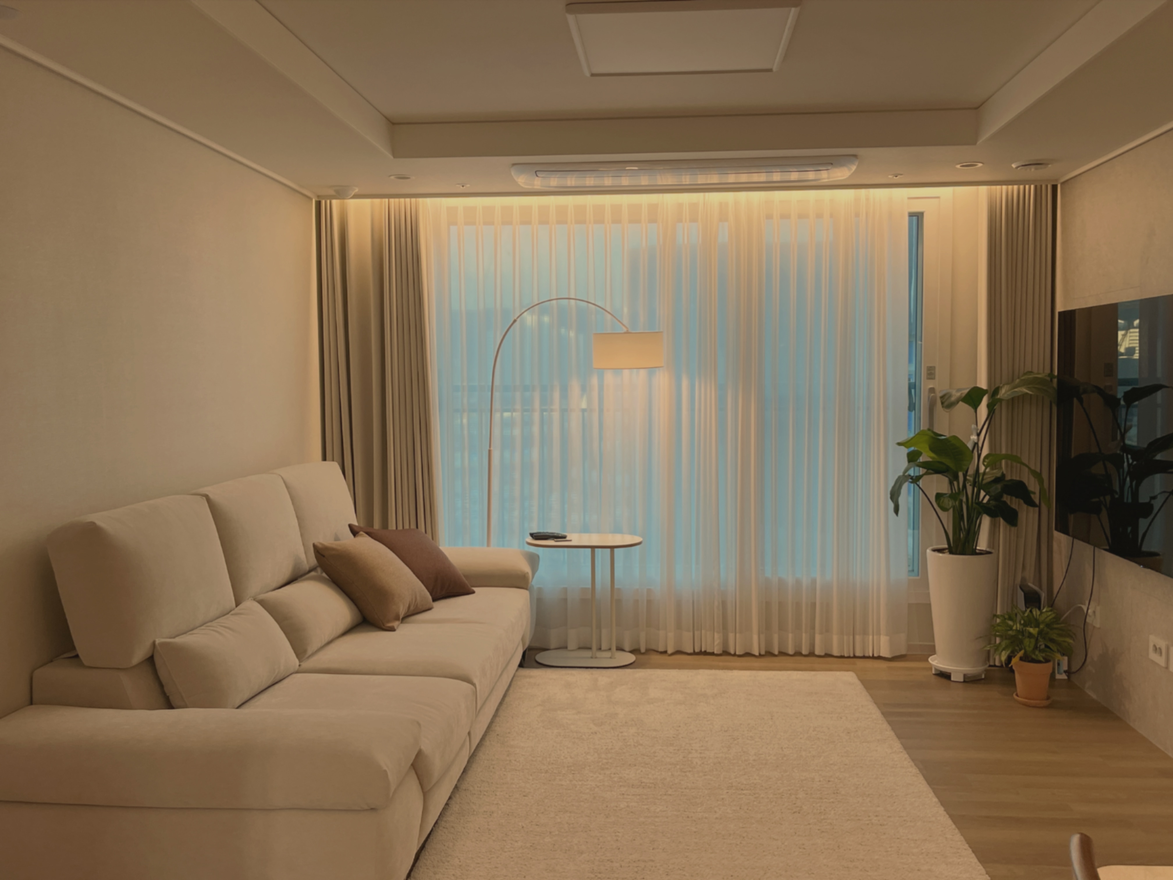 Slim C-Side Sofa Table user photo