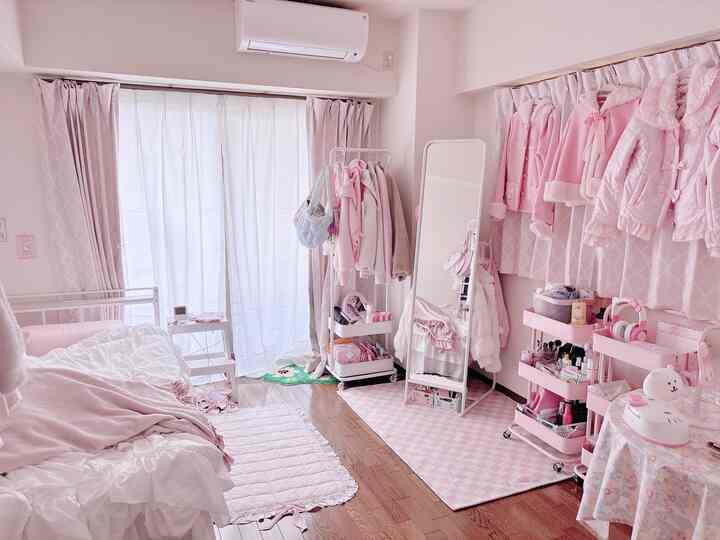 東京の小さな私の部屋💒

∴∵∴ ୨୧ ∴∵∴ ୨୧ ∴∵∴ ୨୧ ∴∵∴

家具再配置をして新しい小物たちを聞きました！
冬をふんわりと過ごすために断熱の中のカーテンと暖かい毛布を購入～🤍
韓国の二重ショット時と床暖房がとても恋しい… 🥹