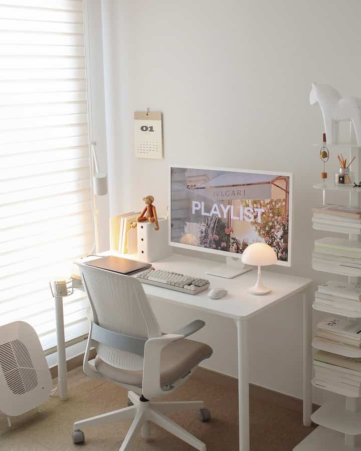 Ruang belajar favorit saya hari ini-🤍

#Ohaus #오늘의집 #LG모니터 #스마트모니터 #슬림스마트 #화이트모니터 #모니터 #데스크테리어 #LGMyView {8 #32SR50F} #서재 #서재인테리어
#Kajian putih #서재꾸미기 #deskterior #데스크테리어족