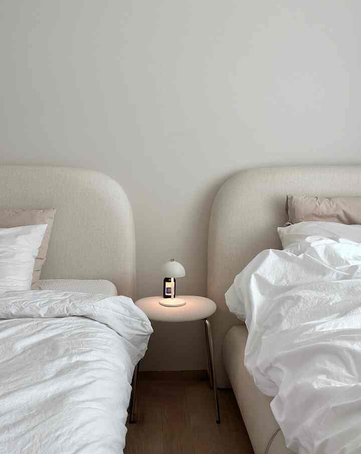 Saya sudah merapikan tempat tidurnya dan terlihat cantik🛏️

#Some&Deco #침대 #침대프레임 #데이지침대 #침실인테리어소품 #트윈베드 #트윈침대 #침실인테리어 